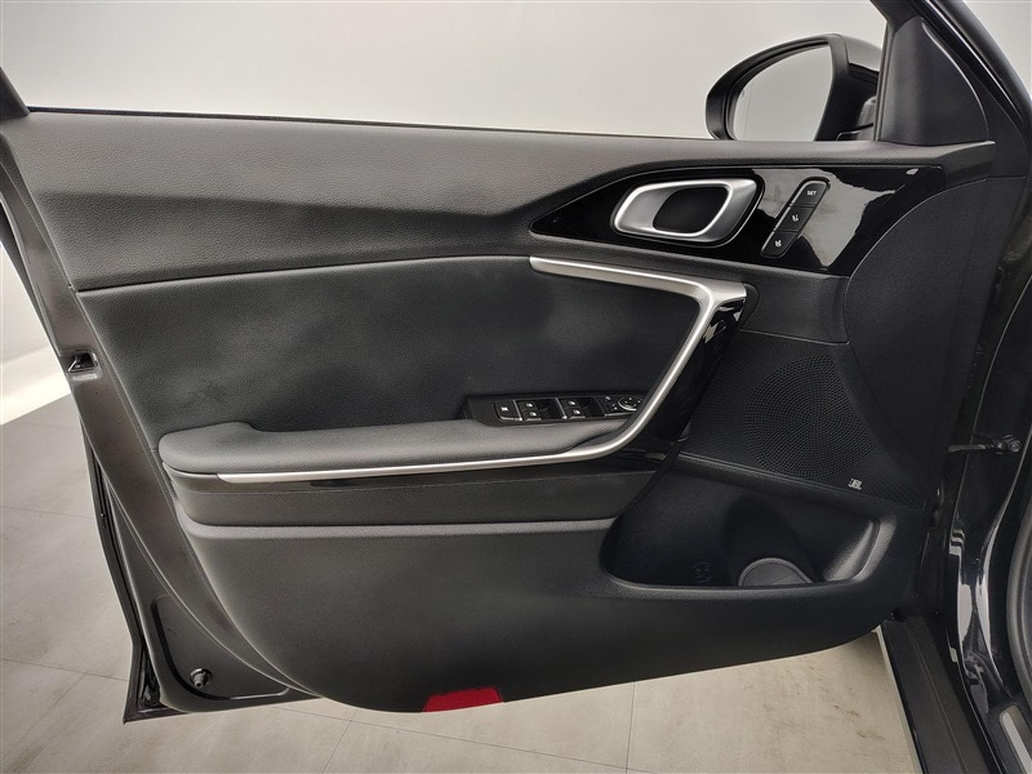 Kia XCeed 1.6 CRDI GT Line MHEV DCT (2023) - Photo 17