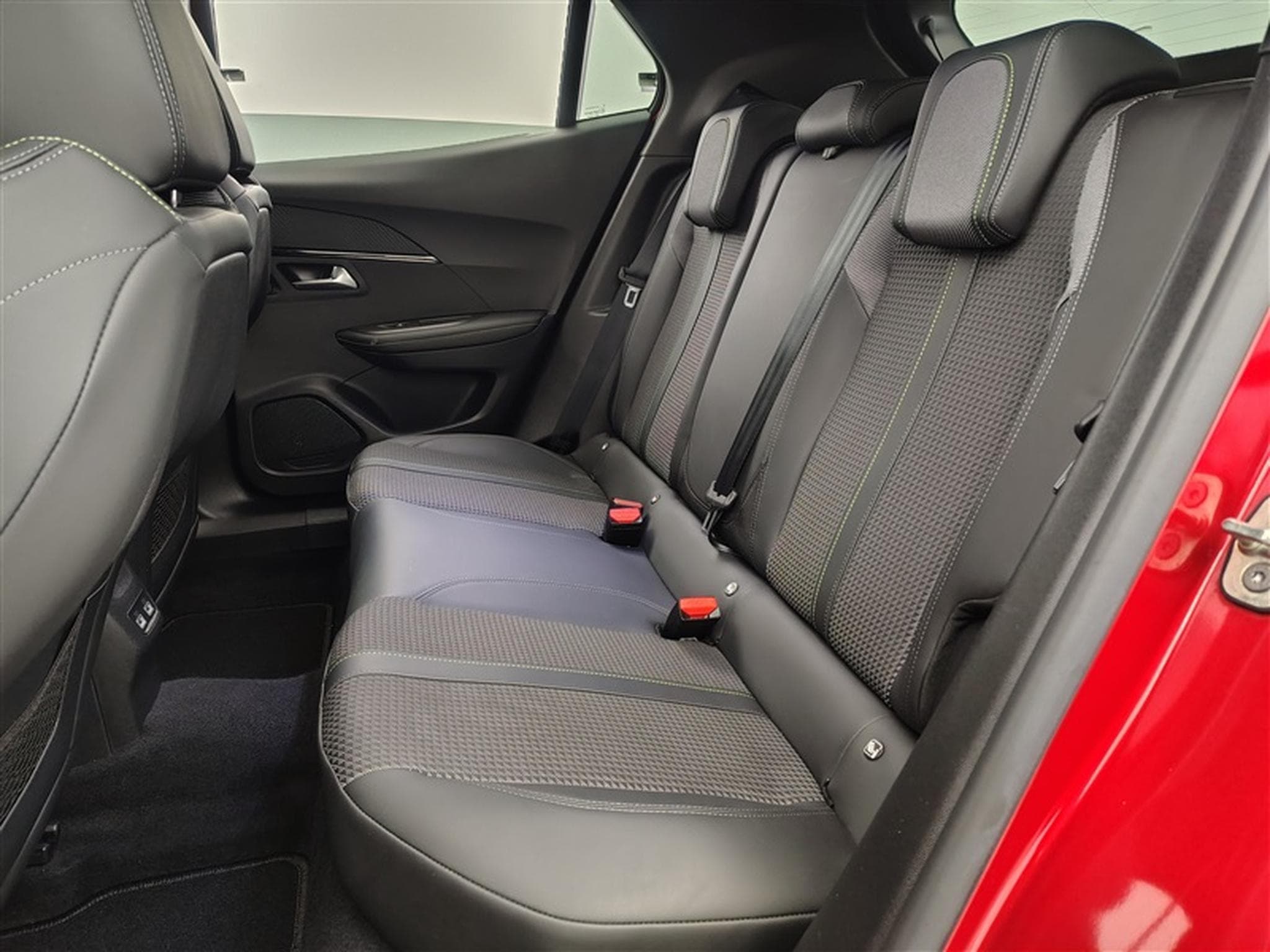 Peugeot 2008 1.5 BlueHDi GT S&S (EU6.3) (2021) - Photo 13