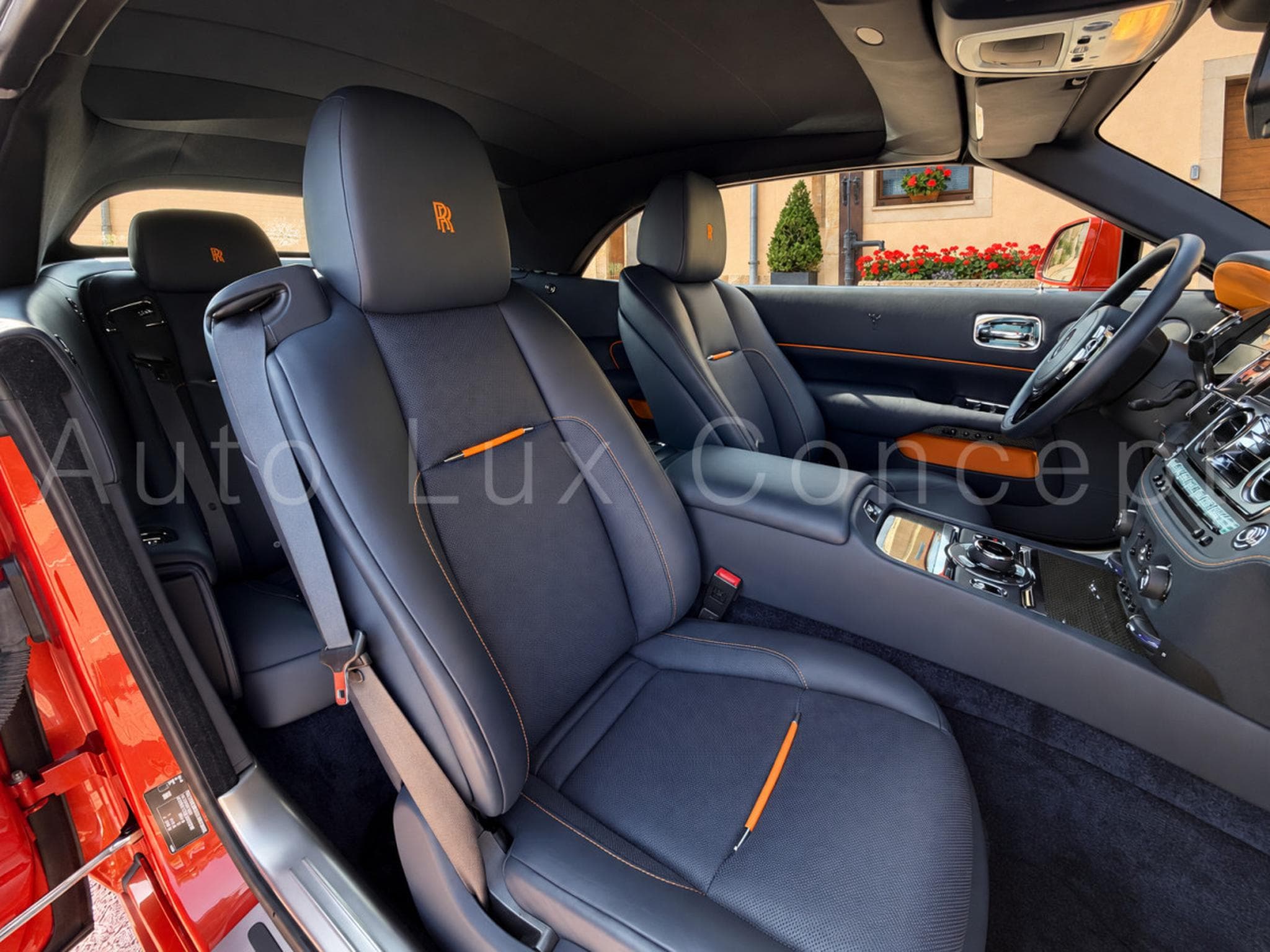Rolls-Royce Dawn 6.6 V12 Black Badge 600 ch (2022) - Photo 11