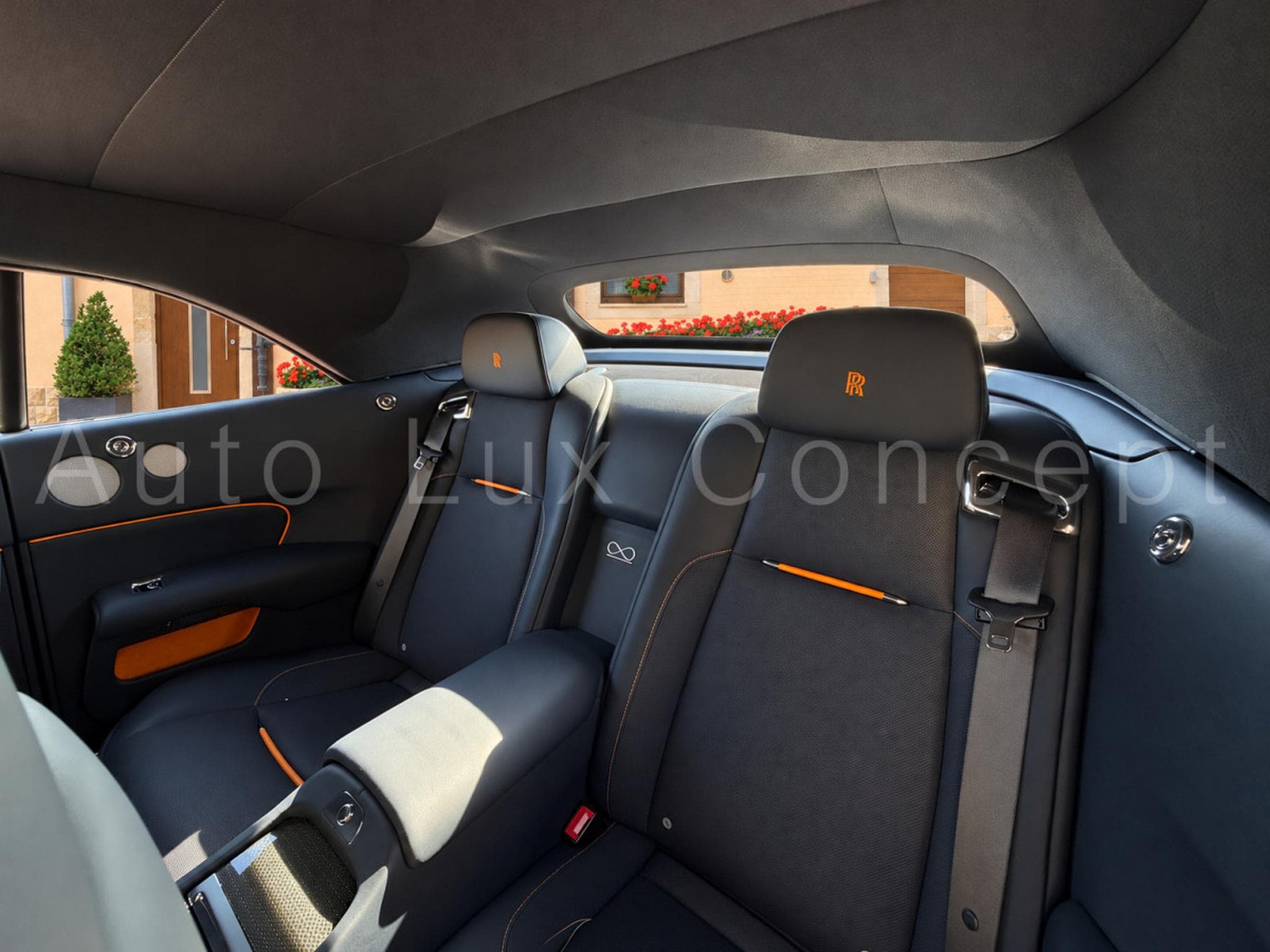 Rolls-Royce Dawn 6.6 V12 Black Badge 600 ch (2022) - Photo 14