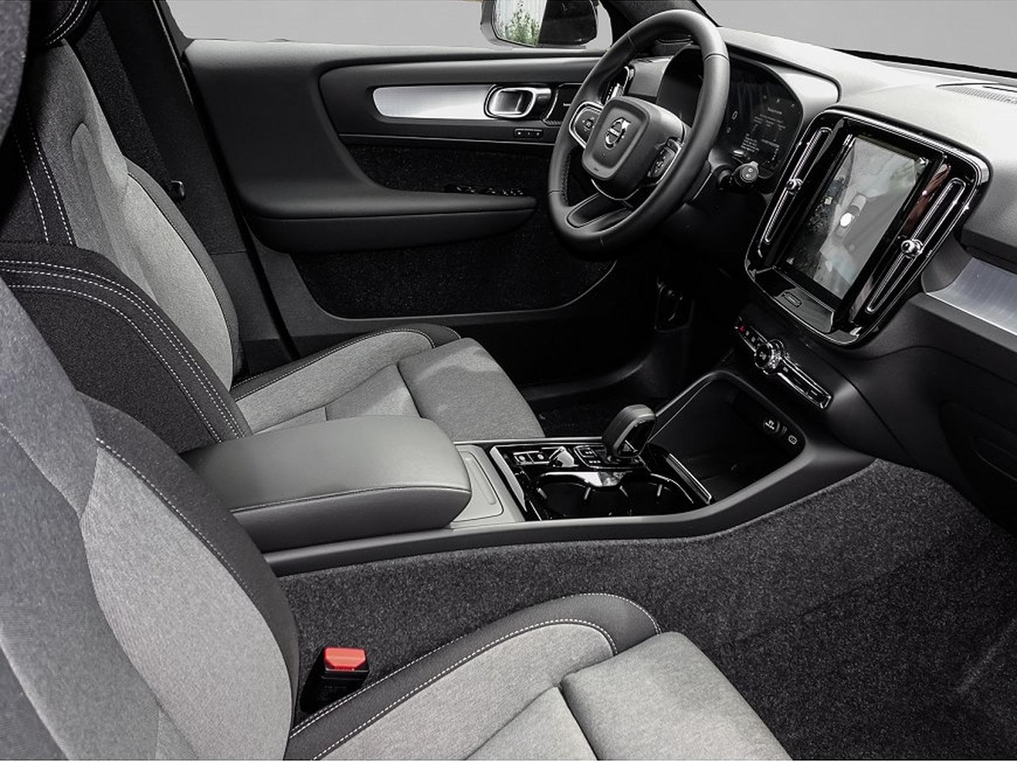 Volvo XC40 (2024) - Photo 3