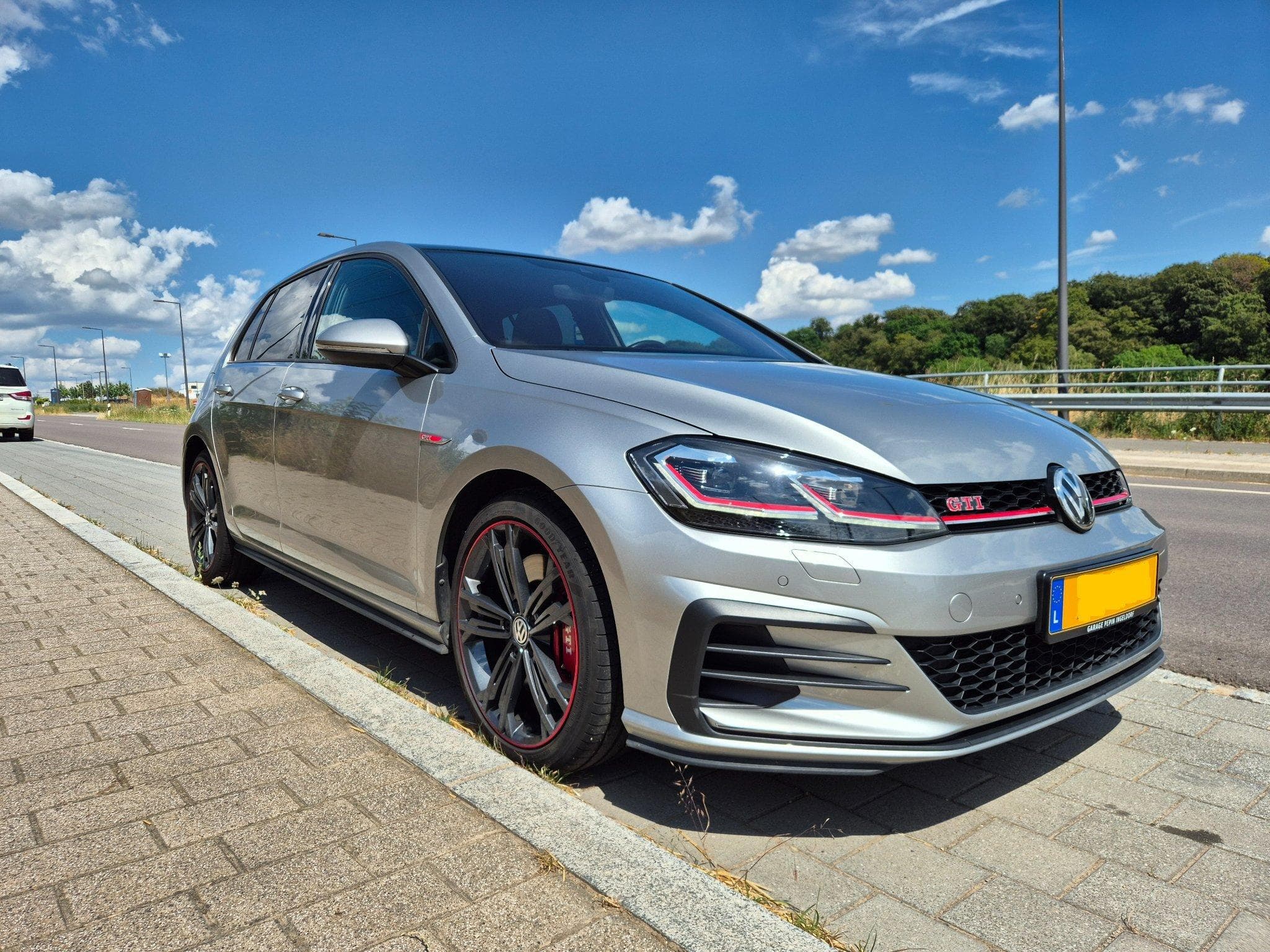 VW Golf VII GTI Performance (2019) - Photo 2