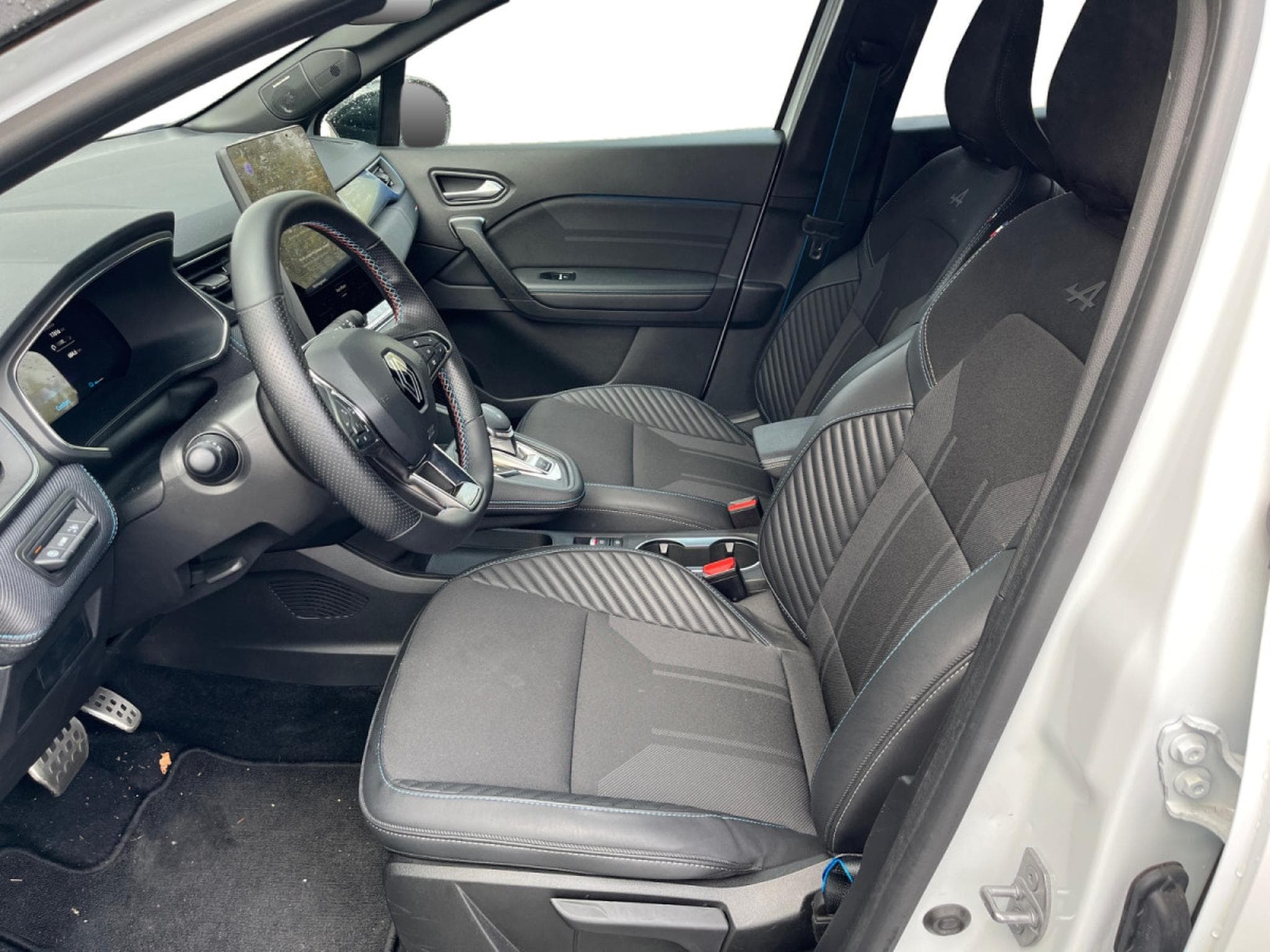 Renault Captur 1.6 Esprit Alpine E-Tech Full Hybrid (2025) - Photo 6