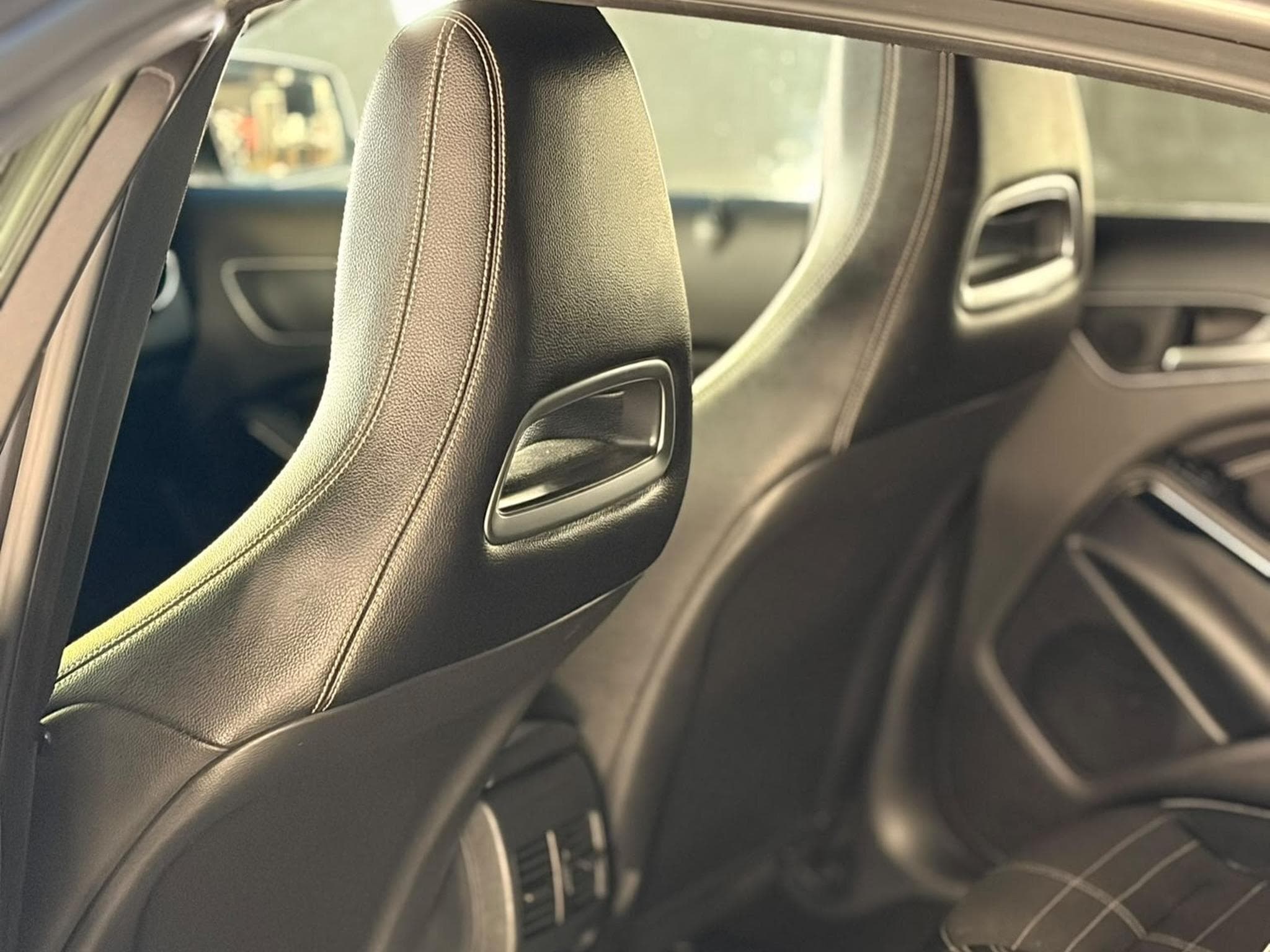 Mercedes GLA 180 CDI BVM6 SENSATION (2015) - Photo 6