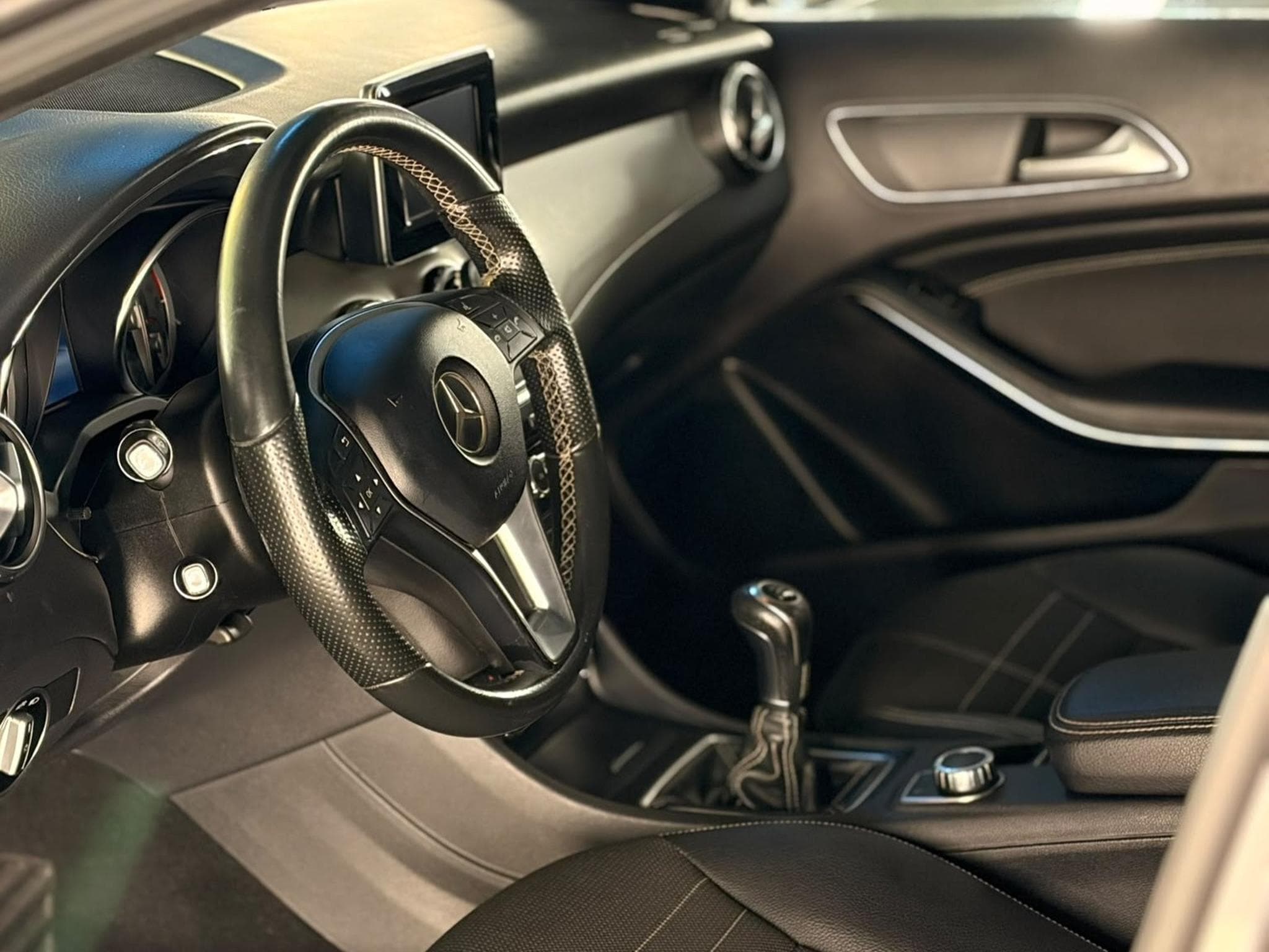 Mercedes GLA 180 CDI BVM6 SENSATION (2015) - Photo 7