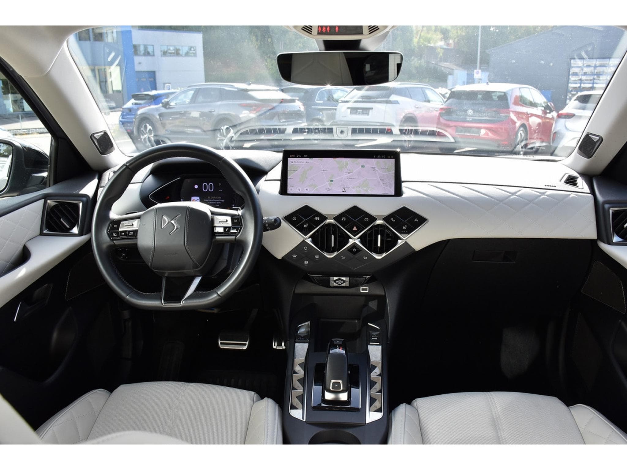 DS Automobiles DS3 1.2 PureTech EAT8 Rivoli CUIR GPS CAM LANE SIDE FOCAL 1°MAIN (2023) - Photo 9