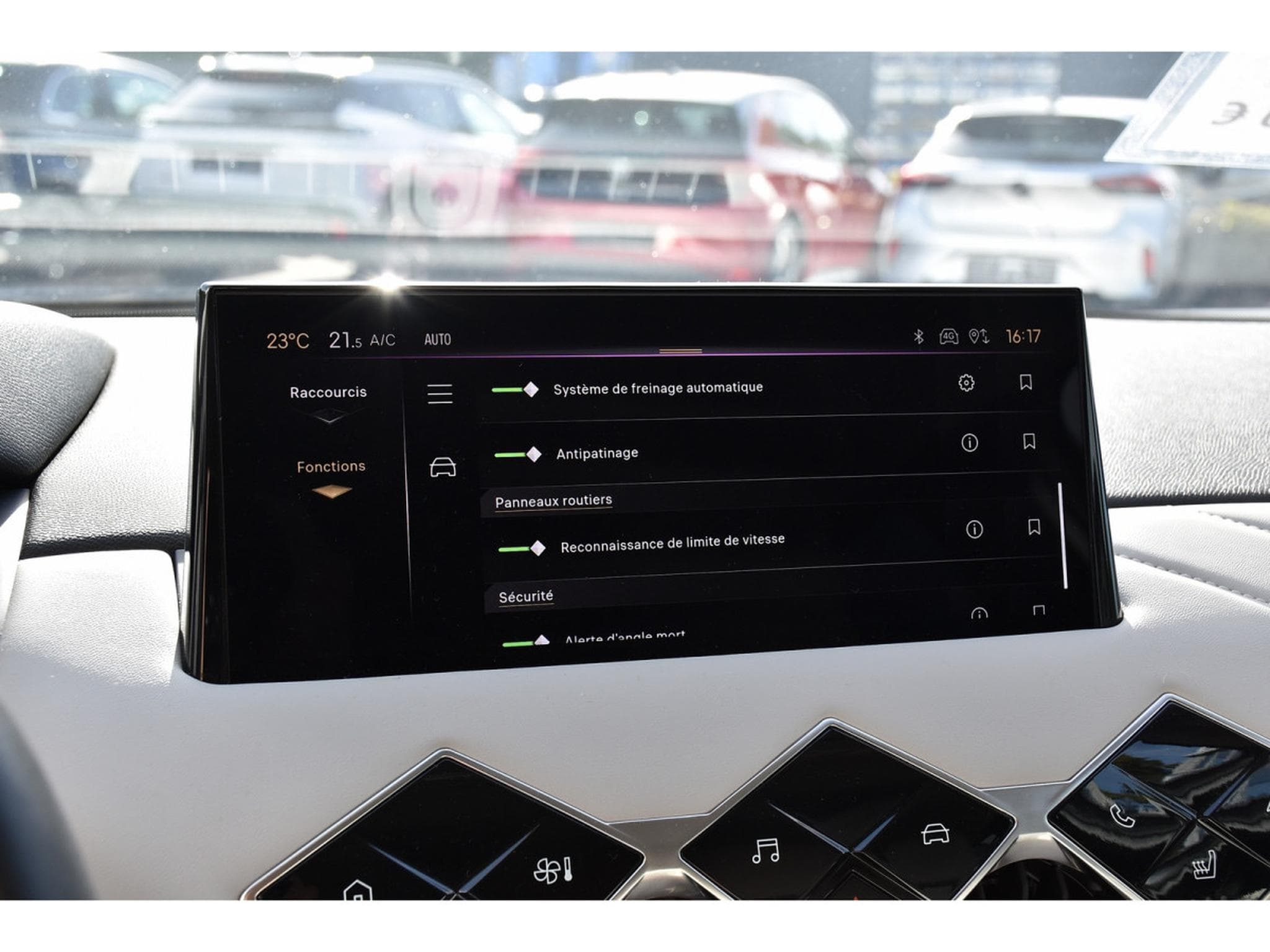 DS Automobiles DS3 1.2 PureTech EAT8 Rivoli CUIR GPS CAM LANE SIDE FOCAL 1°MAIN (2023) - Photo 15