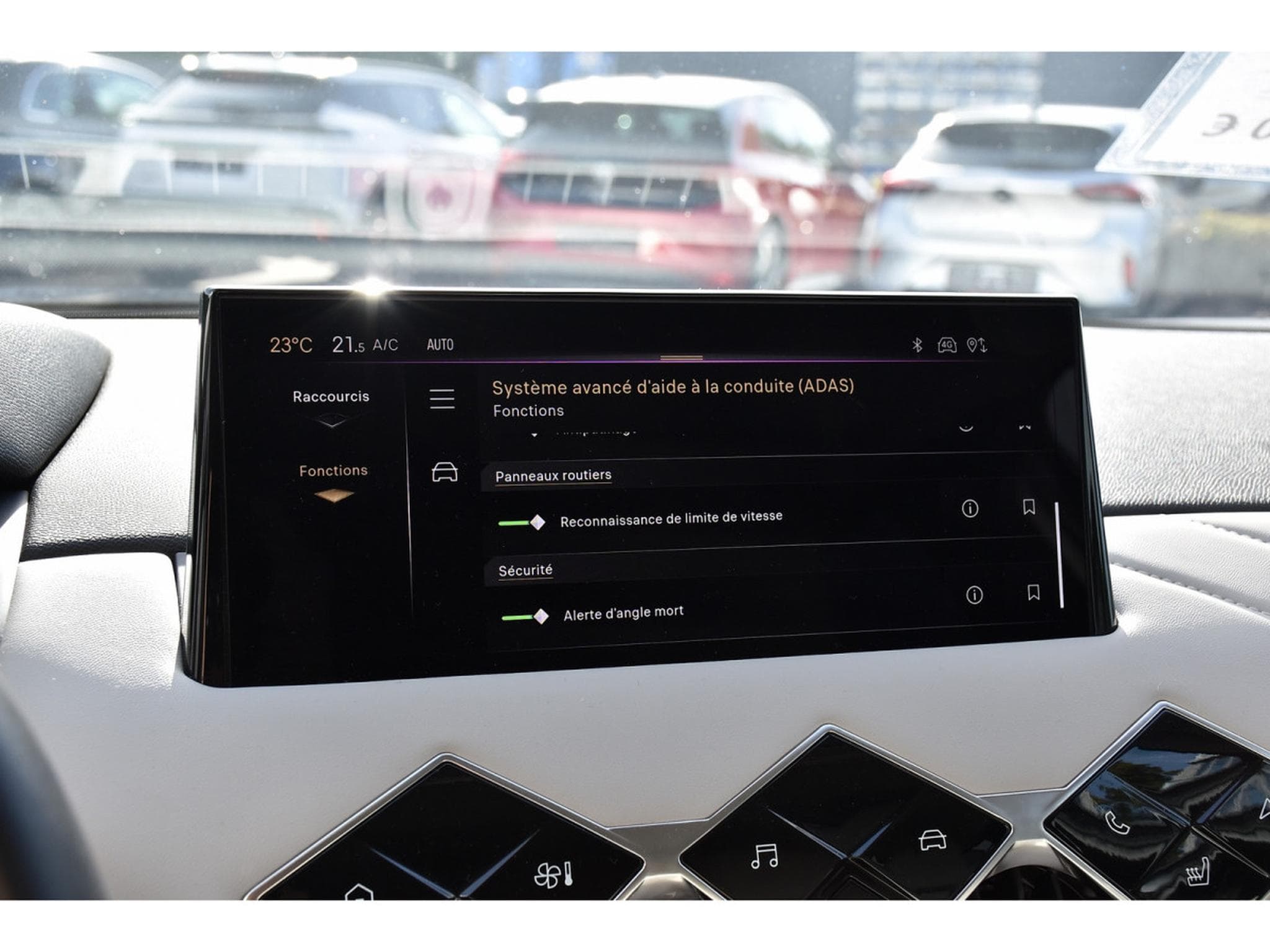 DS Automobiles DS3 1.2 PureTech EAT8 Rivoli CUIR GPS CAM LANE SIDE FOCAL 1°MAIN (2023) - Photo 16