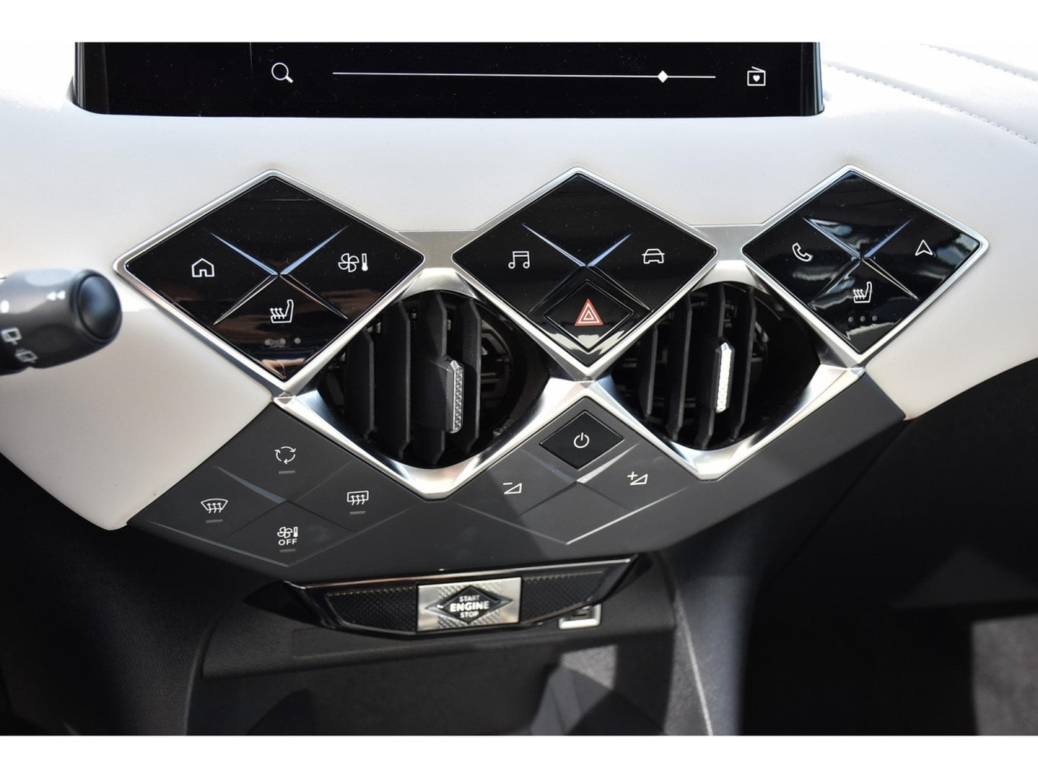 DS Automobiles DS3 1.2 PureTech EAT8 Rivoli CUIR GPS CAM LANE SIDE FOCAL 1°MAIN (2023) - Photo 19
