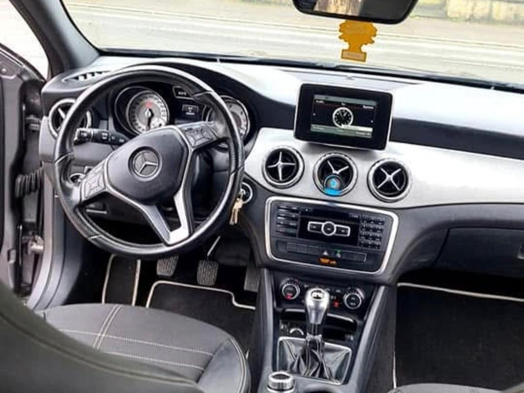 Mercedes GLA 180 CDI BVM6 SENSATION (2015) - Photo 8