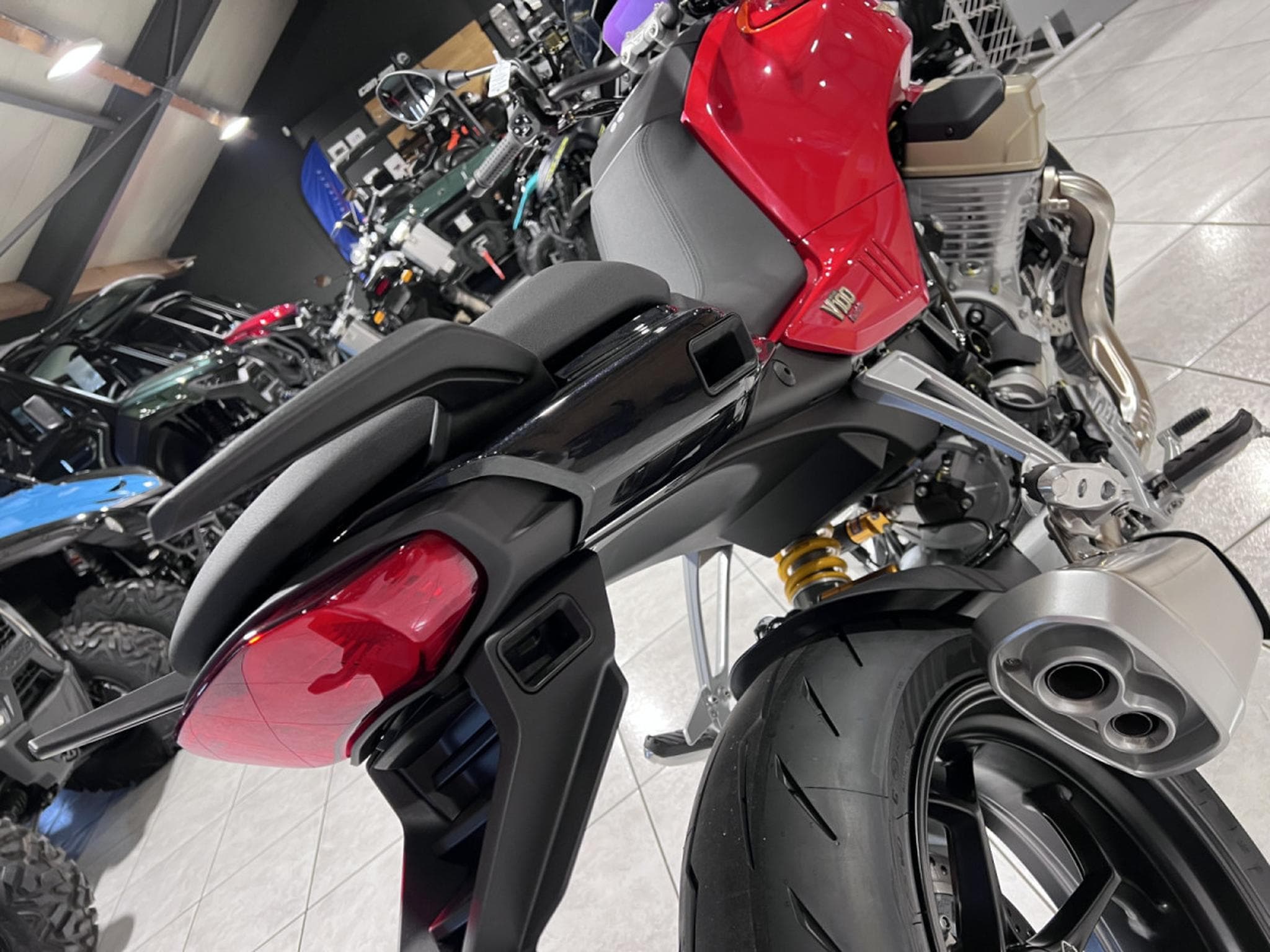 Moto Guzzi V100 S Mandello Wind Tunnel (2026) - Photo 5