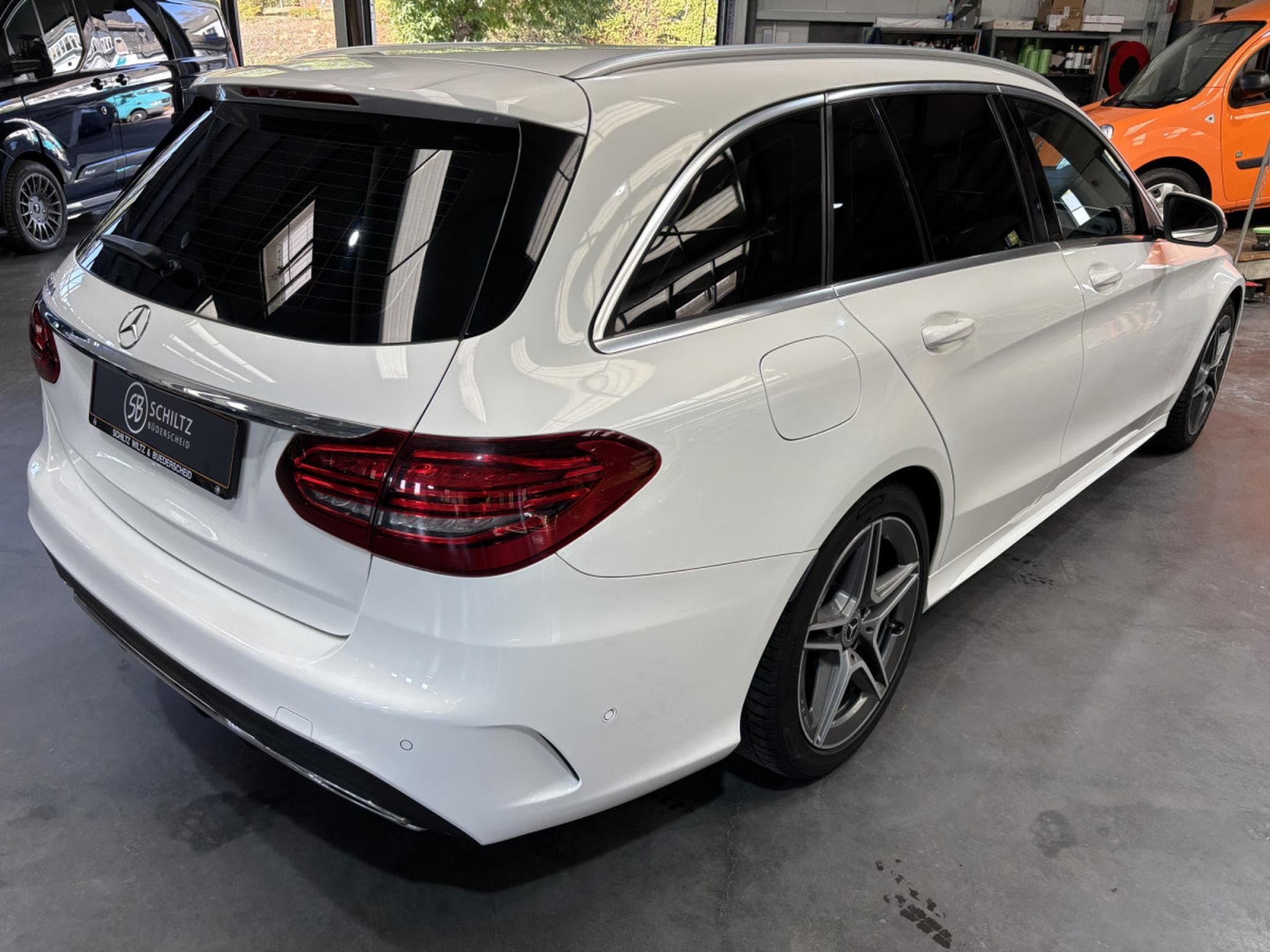 Mercedes C 220 AMG LINE (2019) - Photo 3