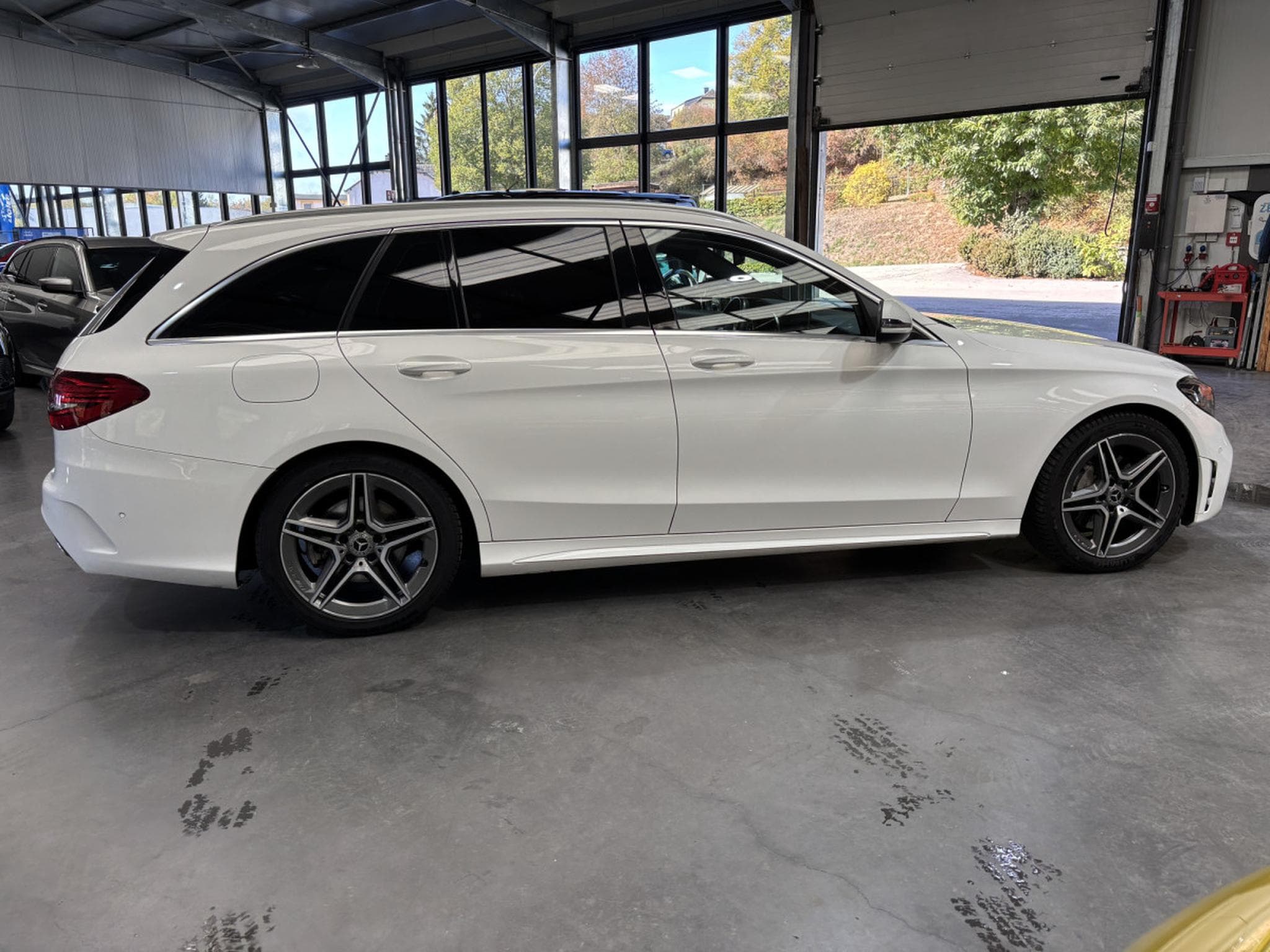 Mercedes C 220 AMG LINE (2019) - Photo 2