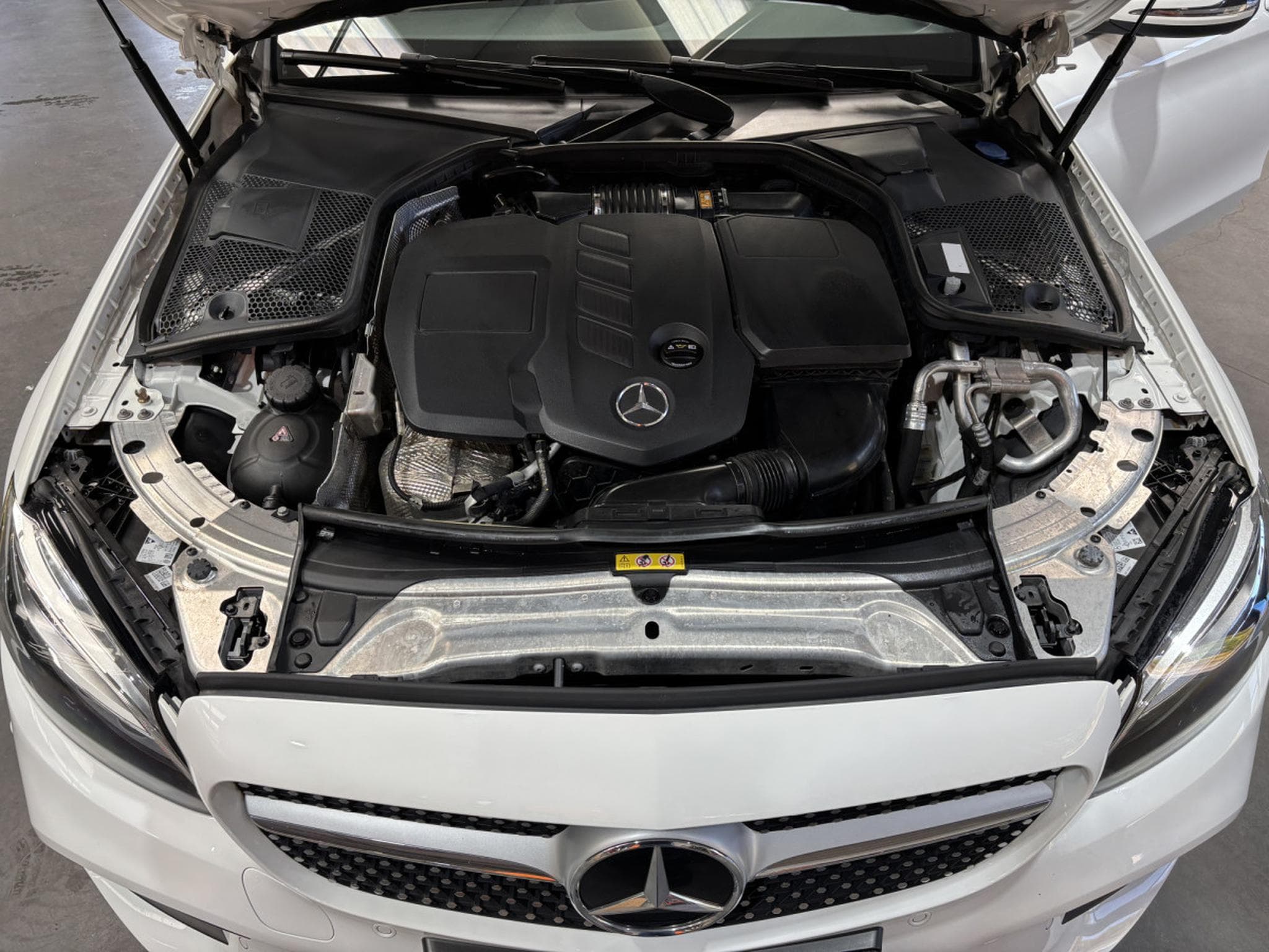 Mercedes C 220 AMG LINE (2019) - Photo 9