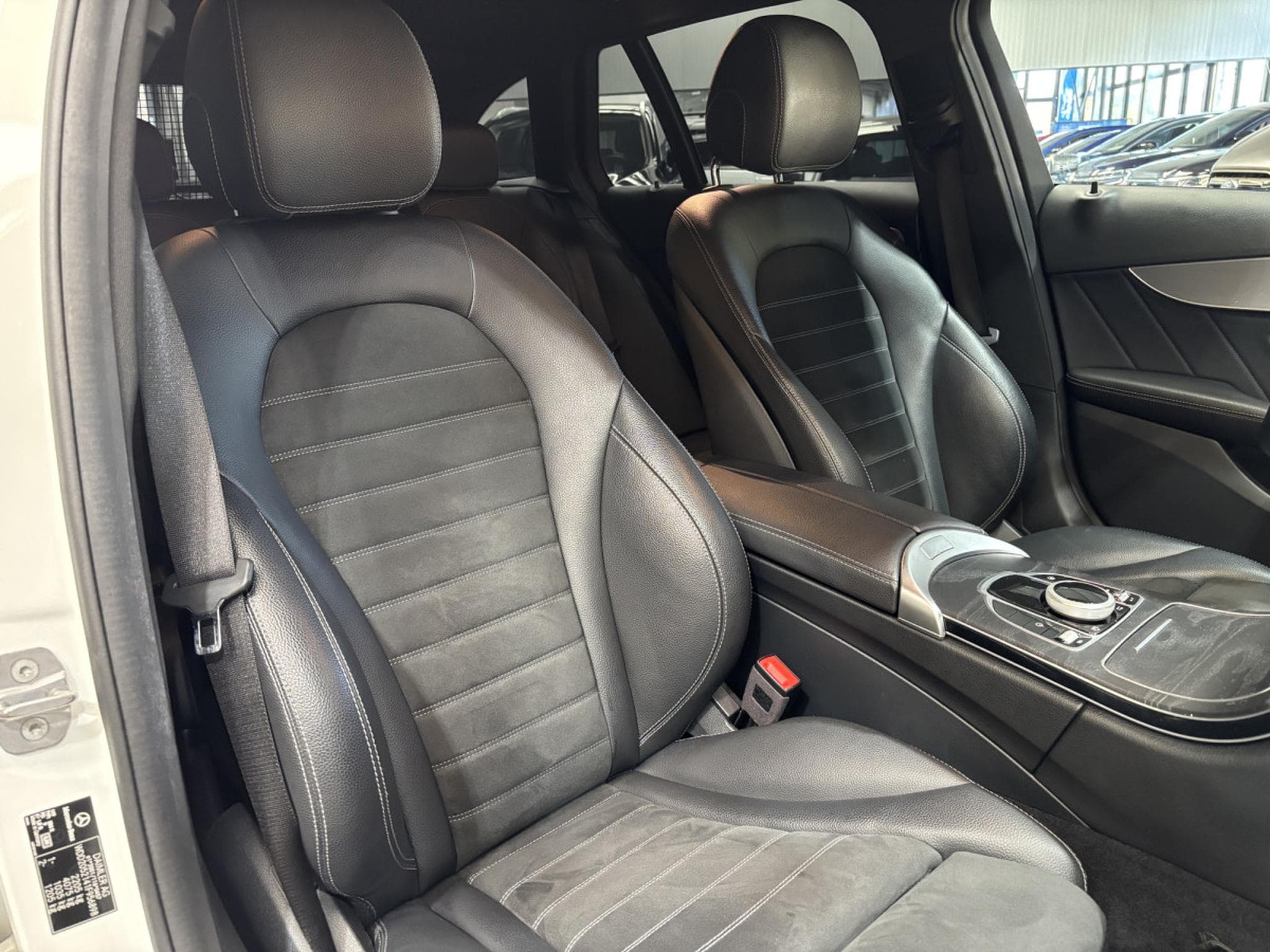 Mercedes C 220 AMG LINE (2019) - Photo 12
