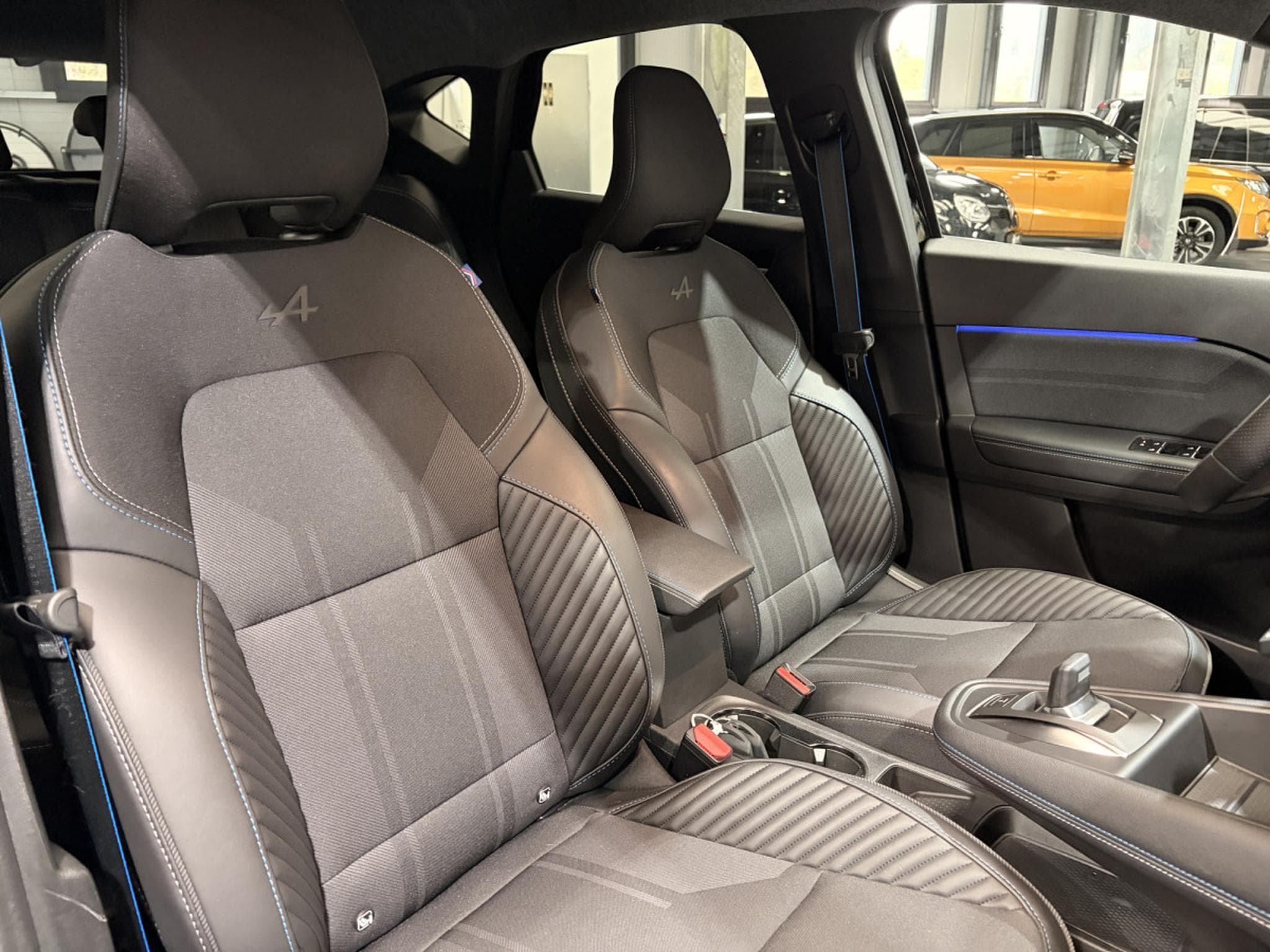 Renault Captur 1.8 ESPRIT ALPINE Full Hybrid (2026) - Photo 12