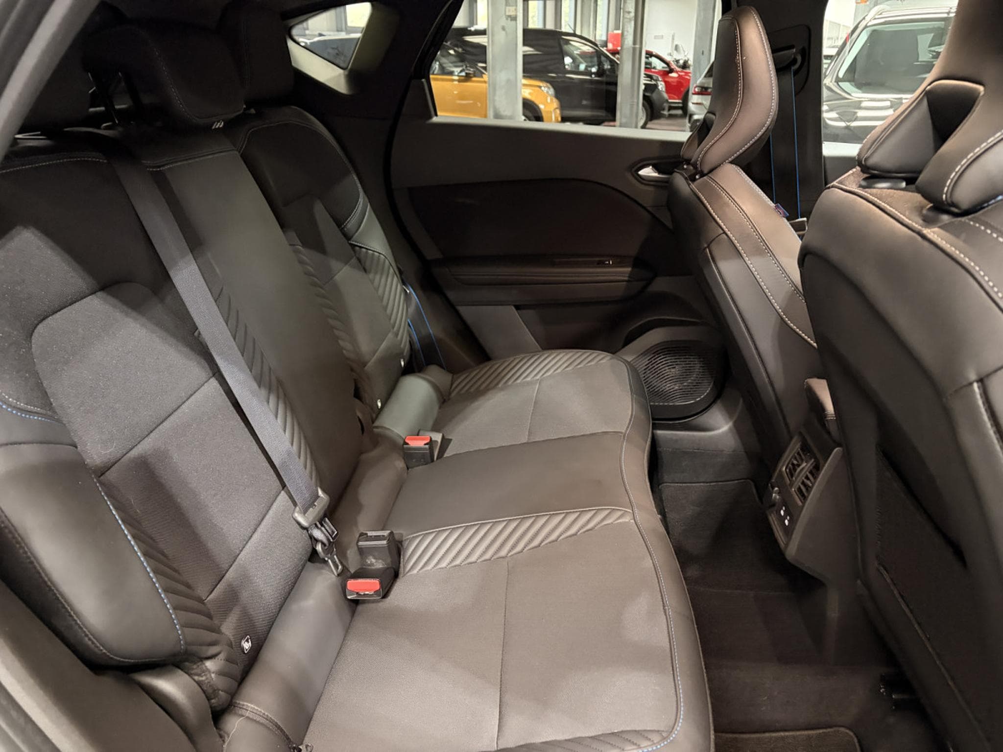 Renault Captur 1.8 ESPRIT ALPINE Full Hybrid (2026) - Photo 13