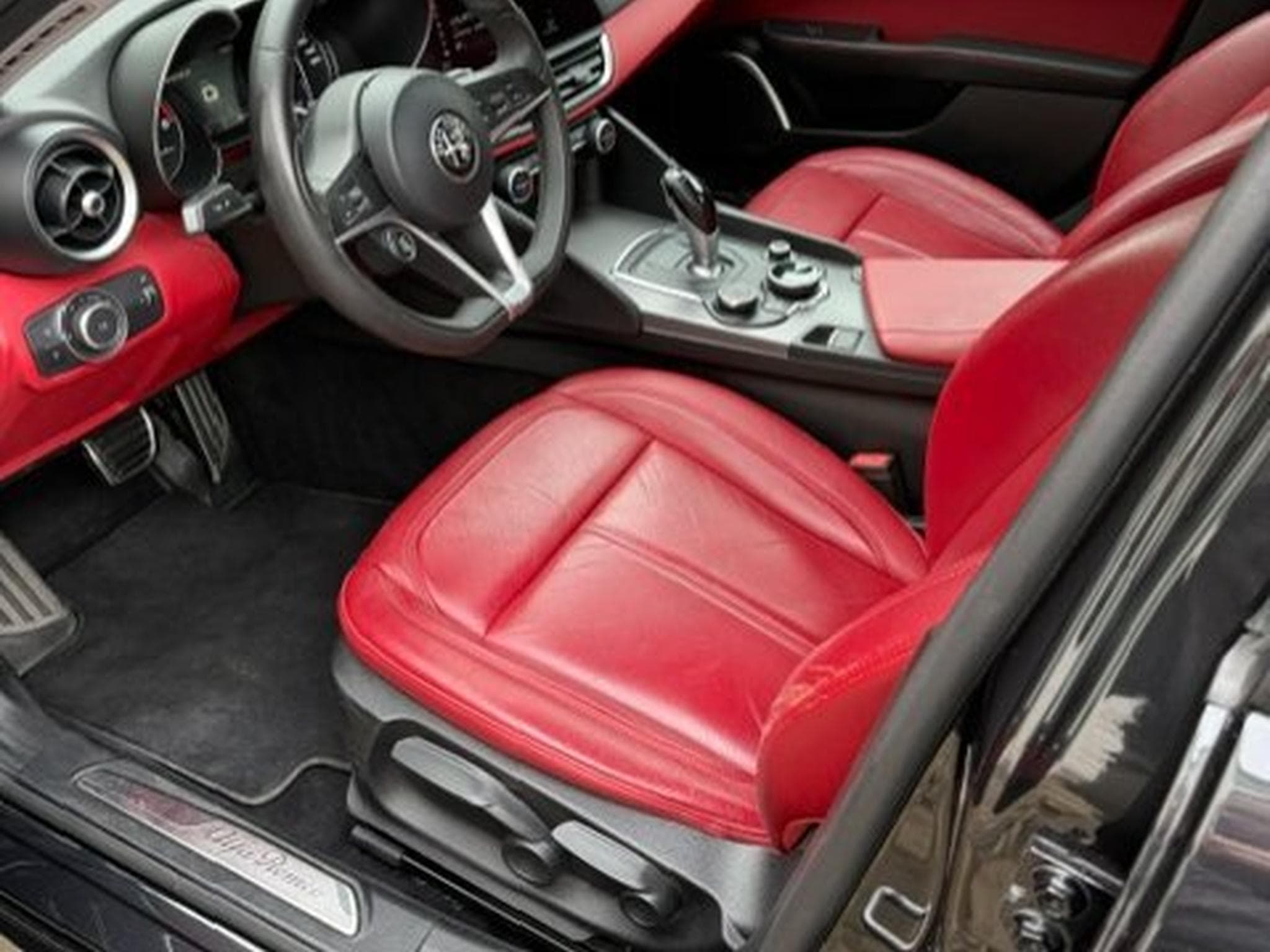 Alfa-Romeo Giulia Super (2018) - Photo 10