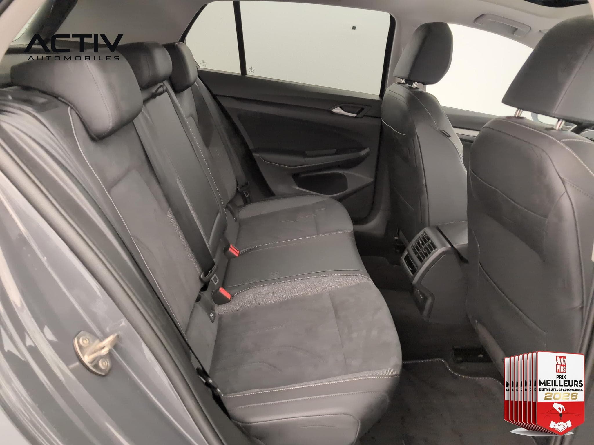 VW GOLF 1.5 EHYBRID 204 DSG6 STYLE (2025) - Photo 10