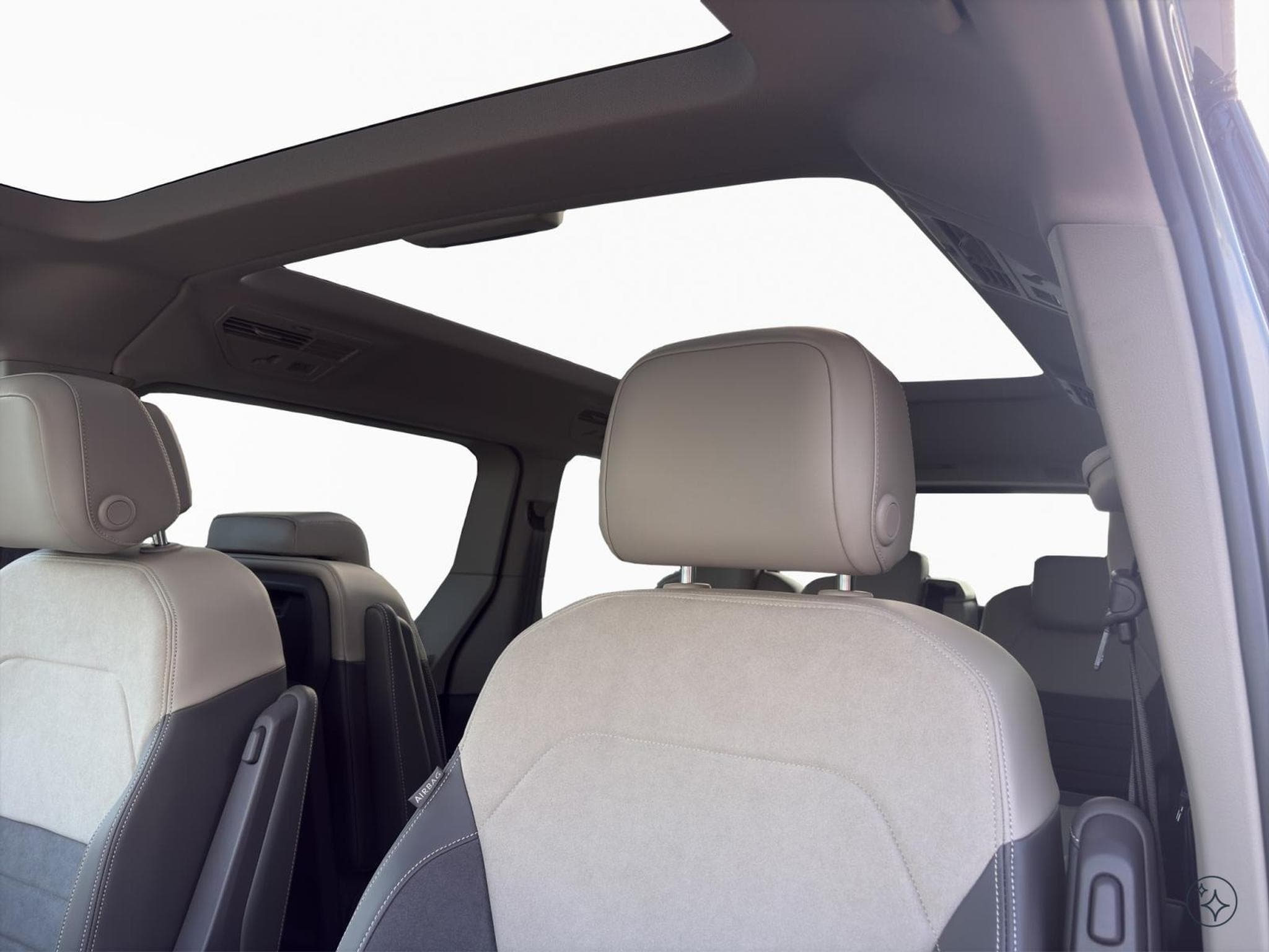 VW T7 Life (2026) - Photo 12