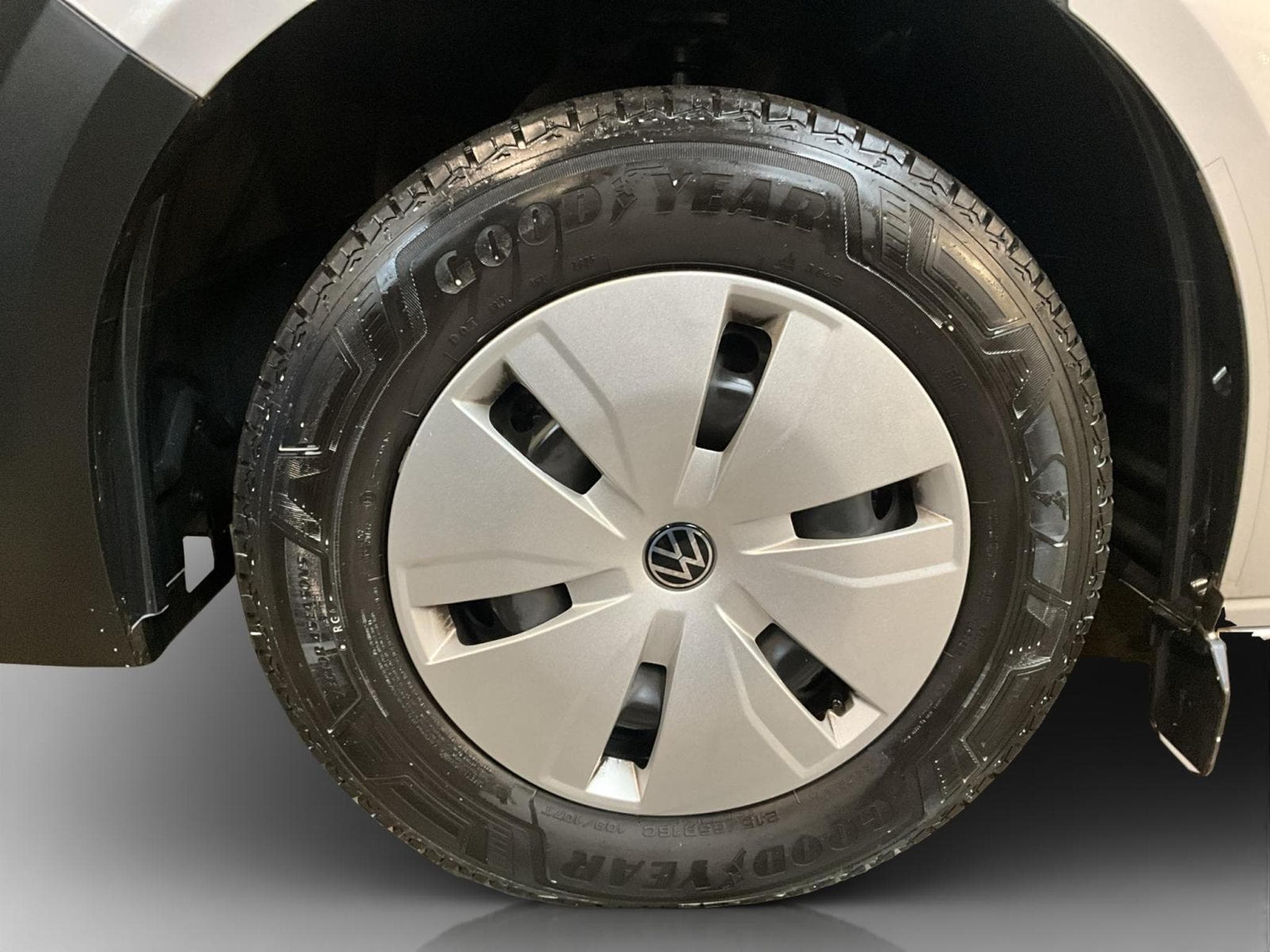 VW Caravelle Court+Aut8+9Sitze+Led+Navi+Rear-View (2025) - Photo 8