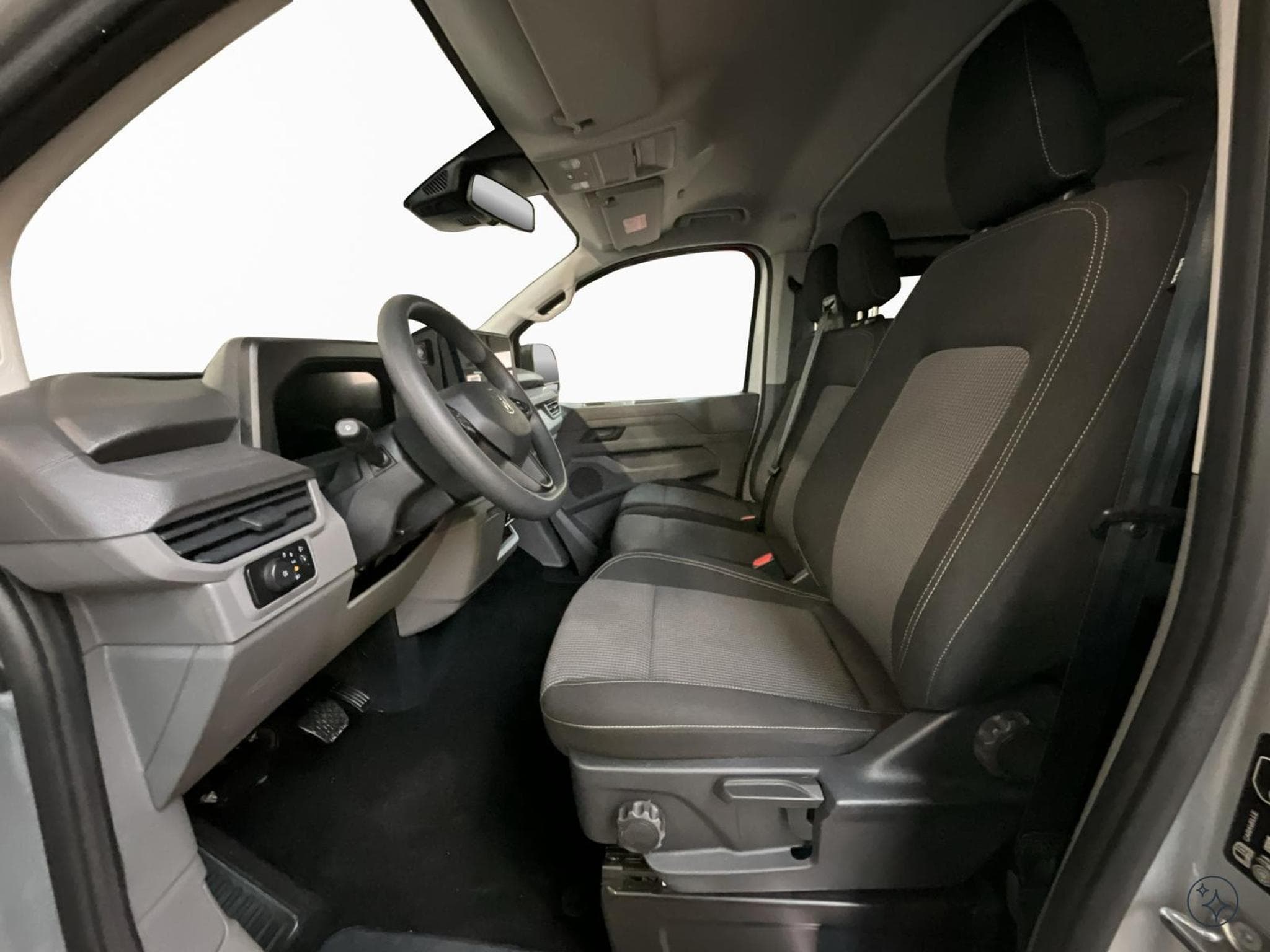 VW Caravelle Court+Aut8+9Sitze+Led+Navi+Rear-View (2025) - Photo 9