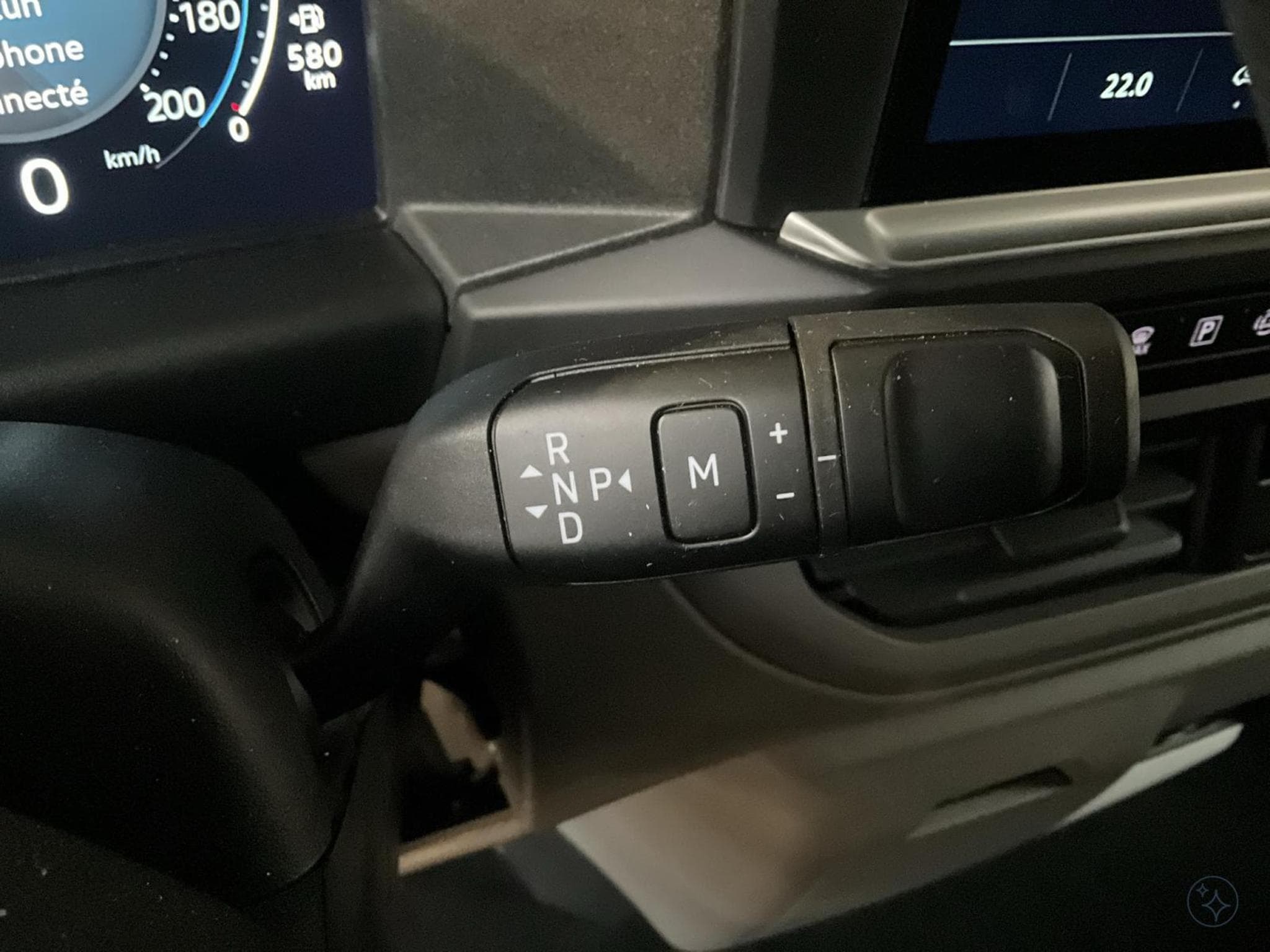 VW Caravelle Court+Aut8+9Sitze+Led+Navi+Rear-View (2025) - Photo 12