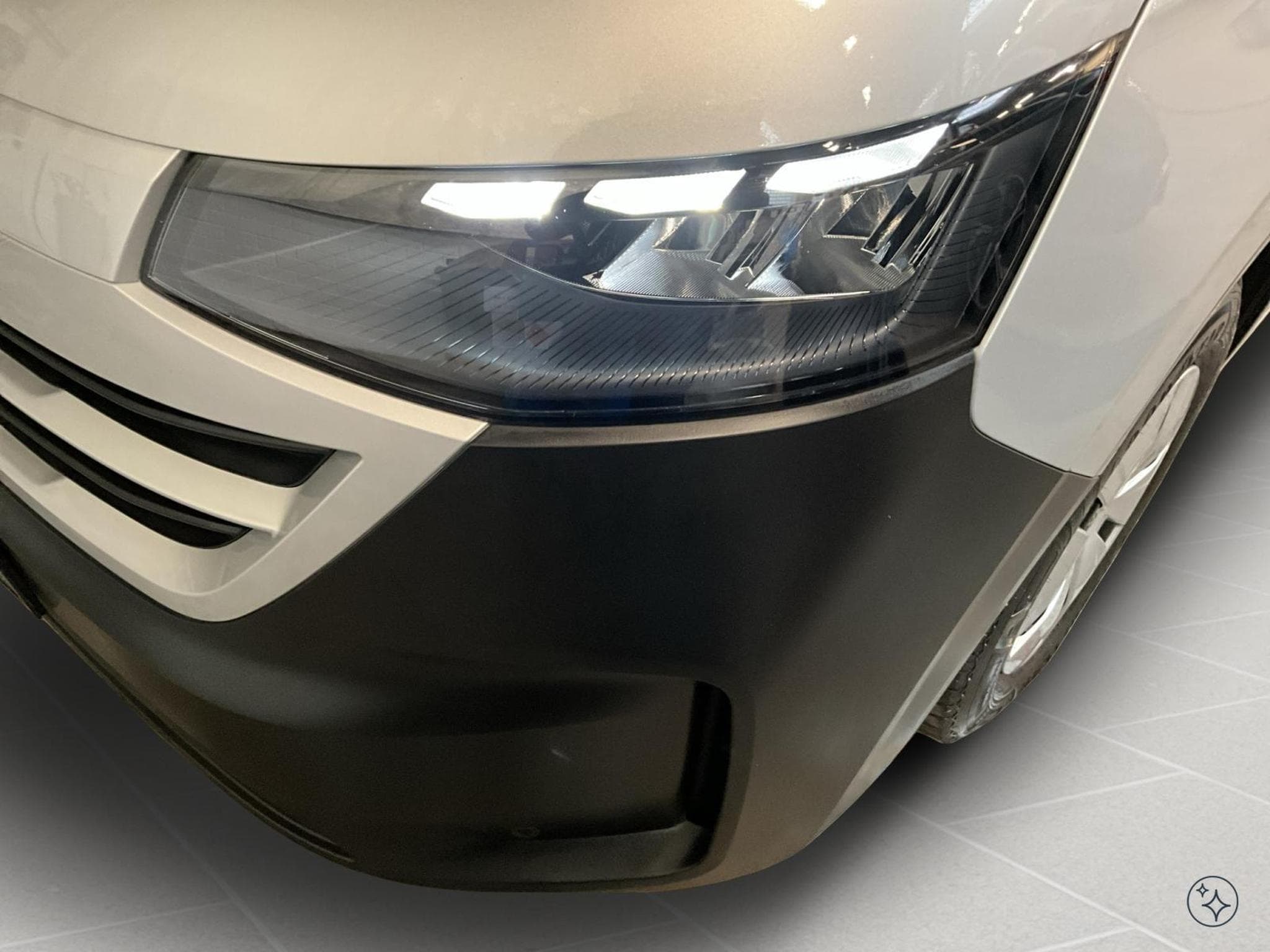 VW Caravelle Court+Aut8+9Sitze+Led+Navi+Rear-View (2025) - Photo 17