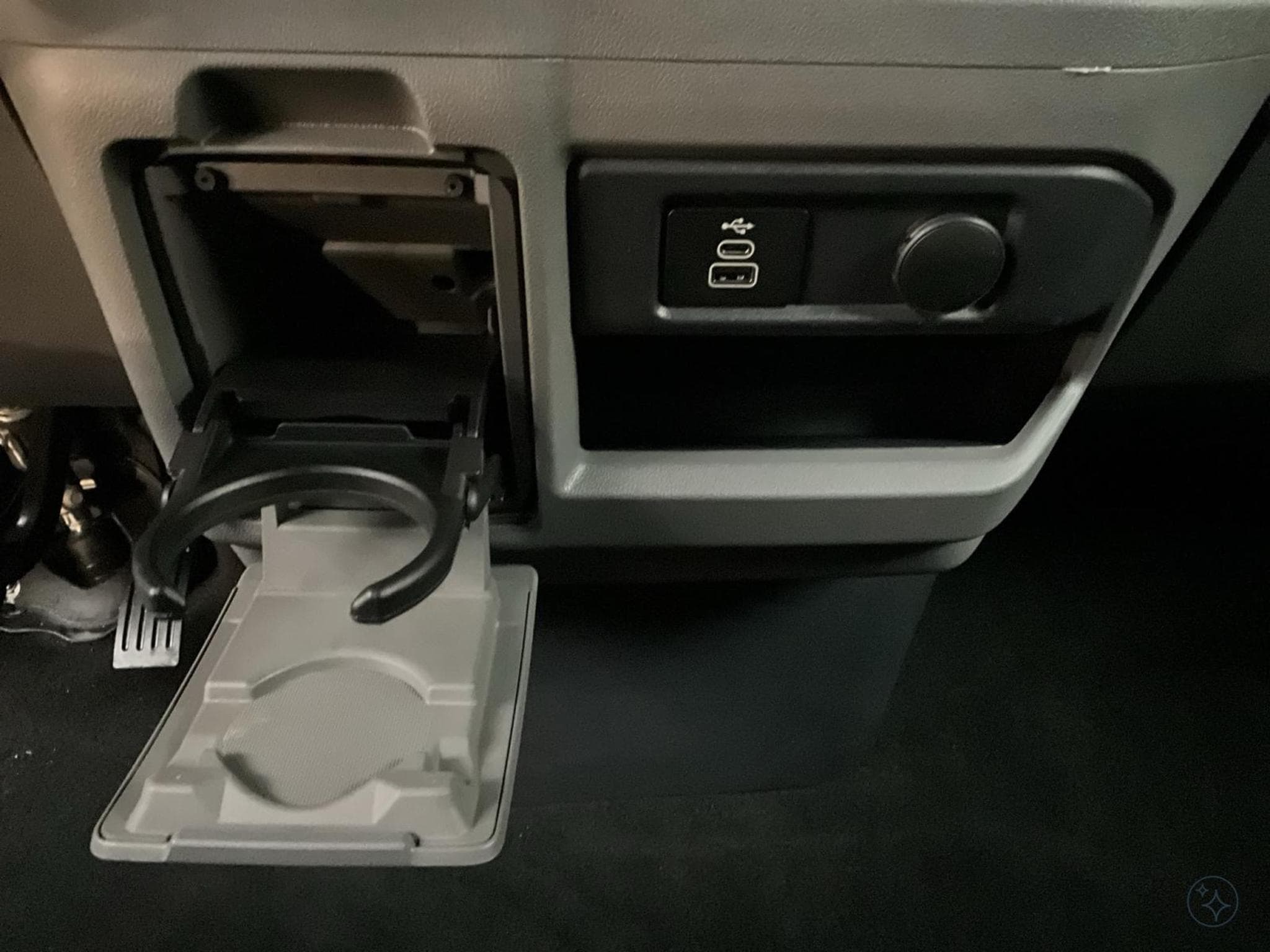 VW Caravelle Court+Aut8+9Sitze+Led+Navi+Rear-View (2025) - Photo 18