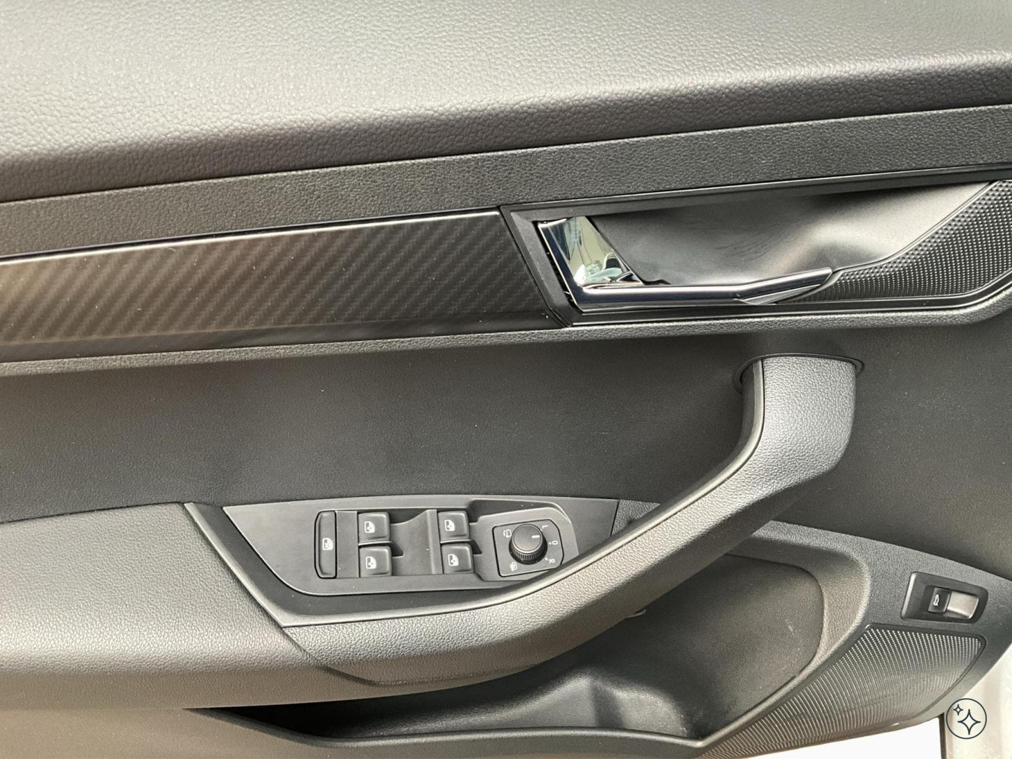 Skoda Karoq Sportline+DSG+4x4+P.Travel+P.Performance+P.Convenience+Kessy (2025) - Photo 14