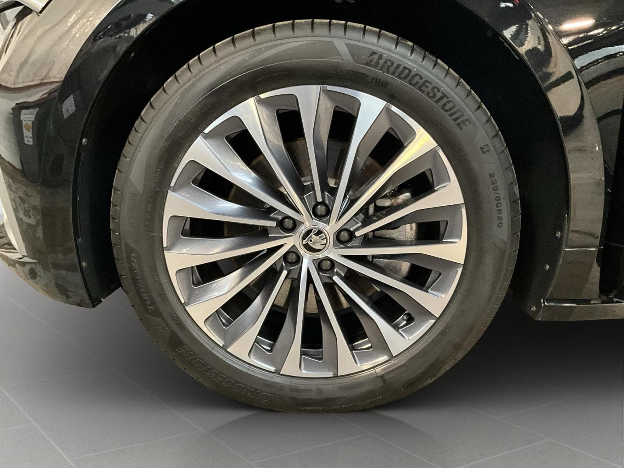 Skoda Enyaq 77kWh+L&K+iV85+Pompe-Chaleur+P.Transport+AHK+Led+Navi+DAB (2024) - Photo 8