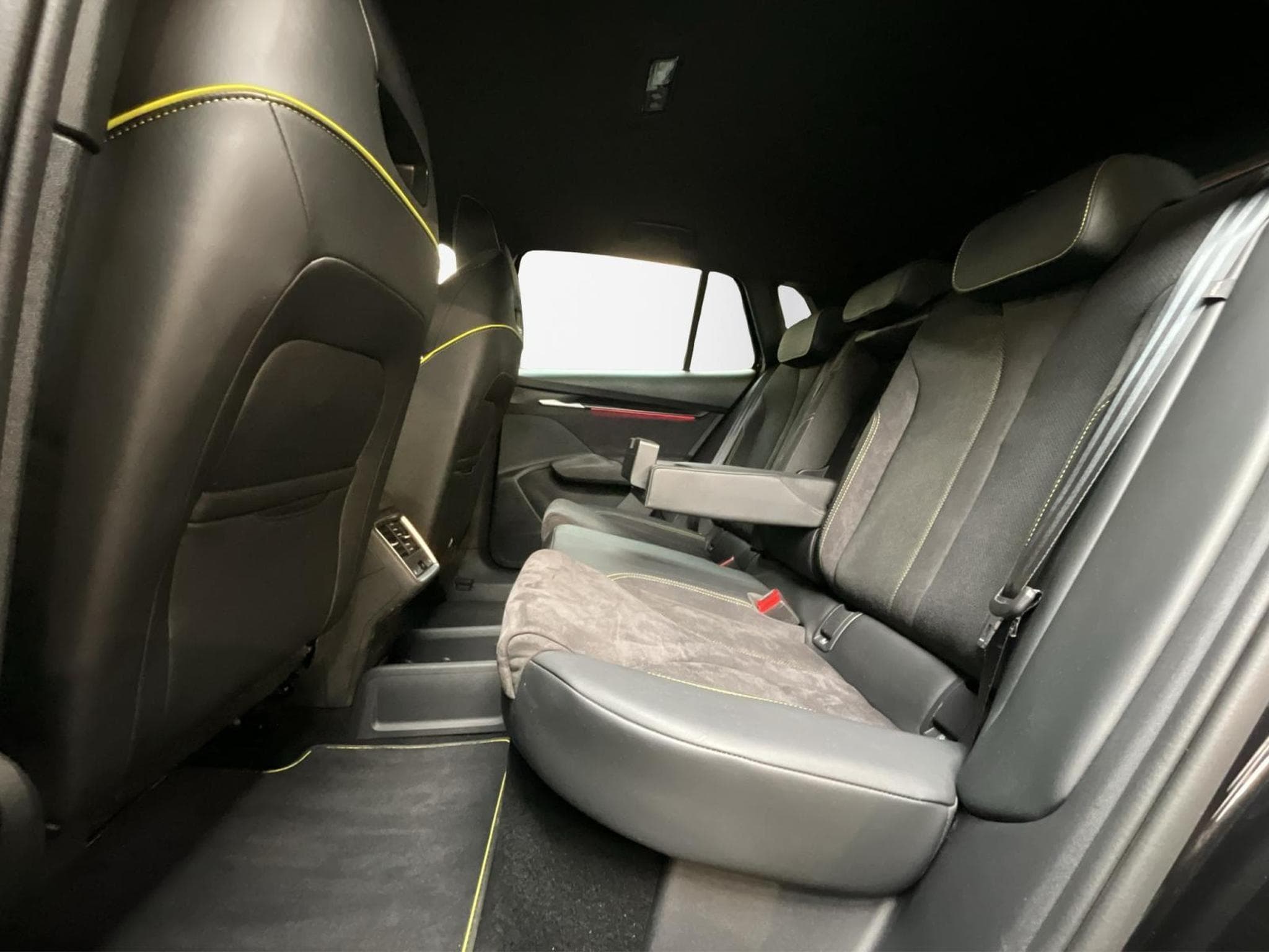 Skoda Elroq Rs+4x4++P.Transport+AHK+Led+Navi+DAB (2025) - Photo 15