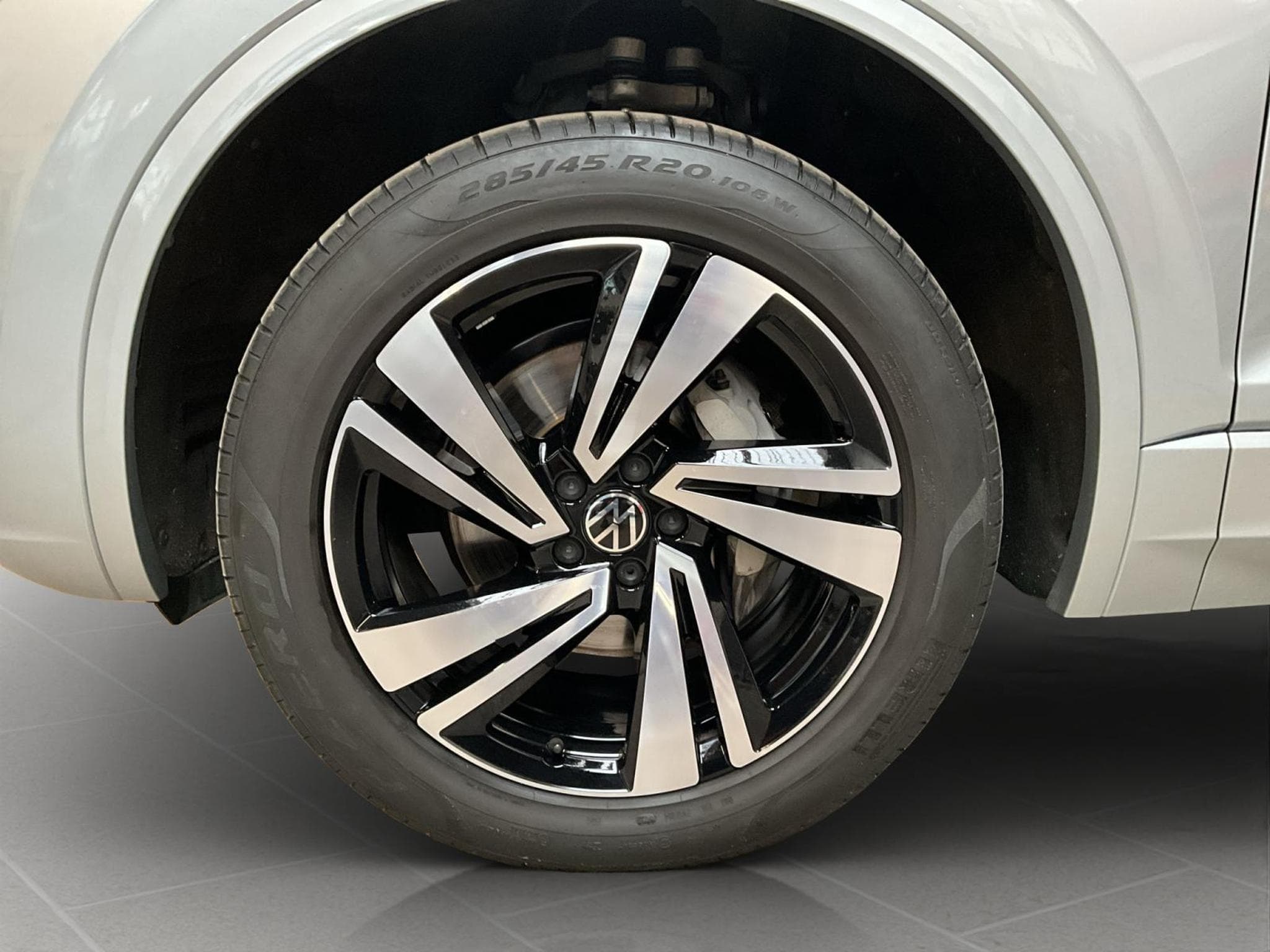 VW Touareg R-Line+Aut8+4Motion+P.confort+LM20+AHK+LED+NAVI (2025) - Photo 8