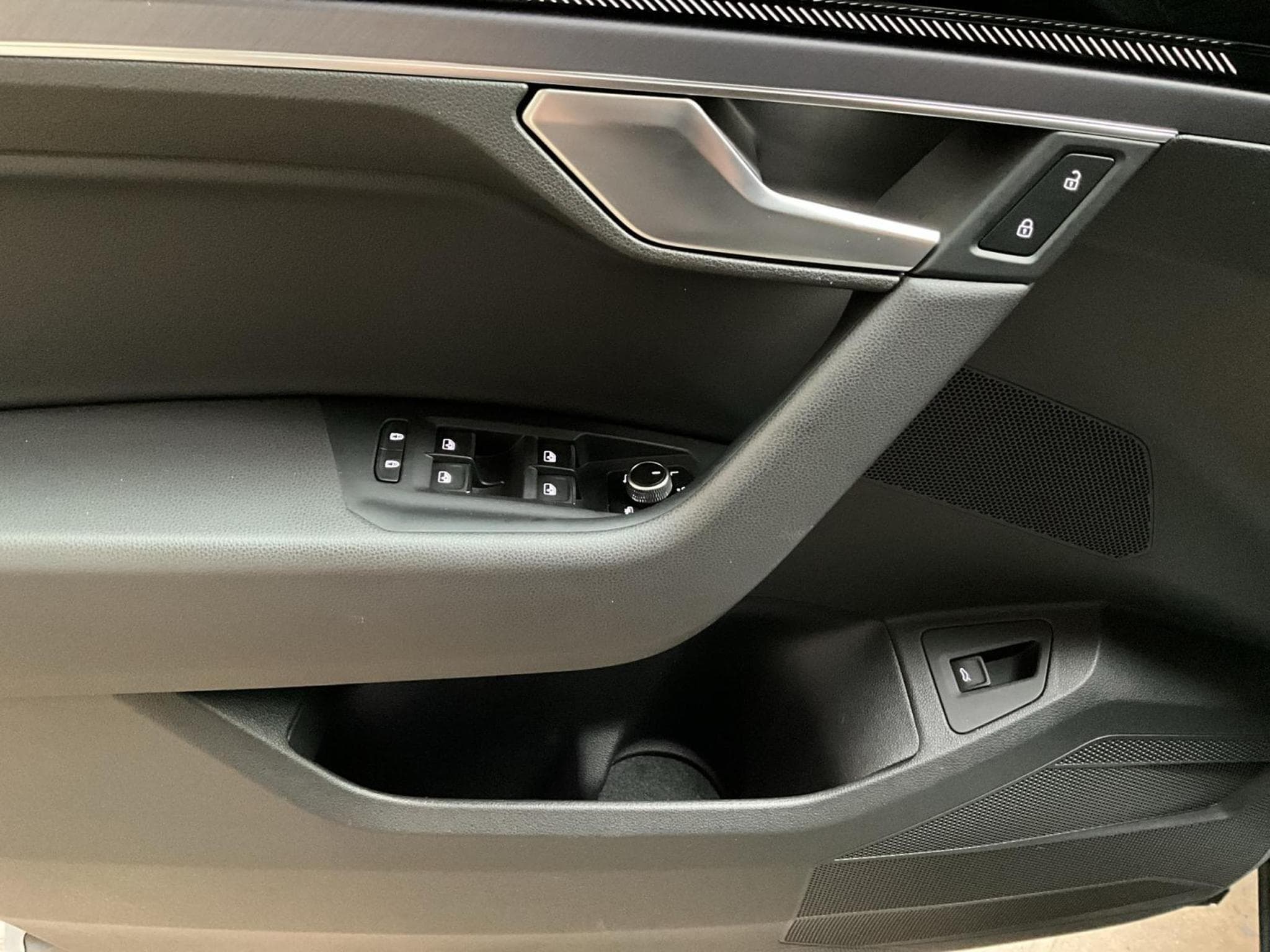 VW Touareg R-Line+Aut8+4Motion+P.confort+LM20+AHK+LED+NAVI (2025) - Photo 14