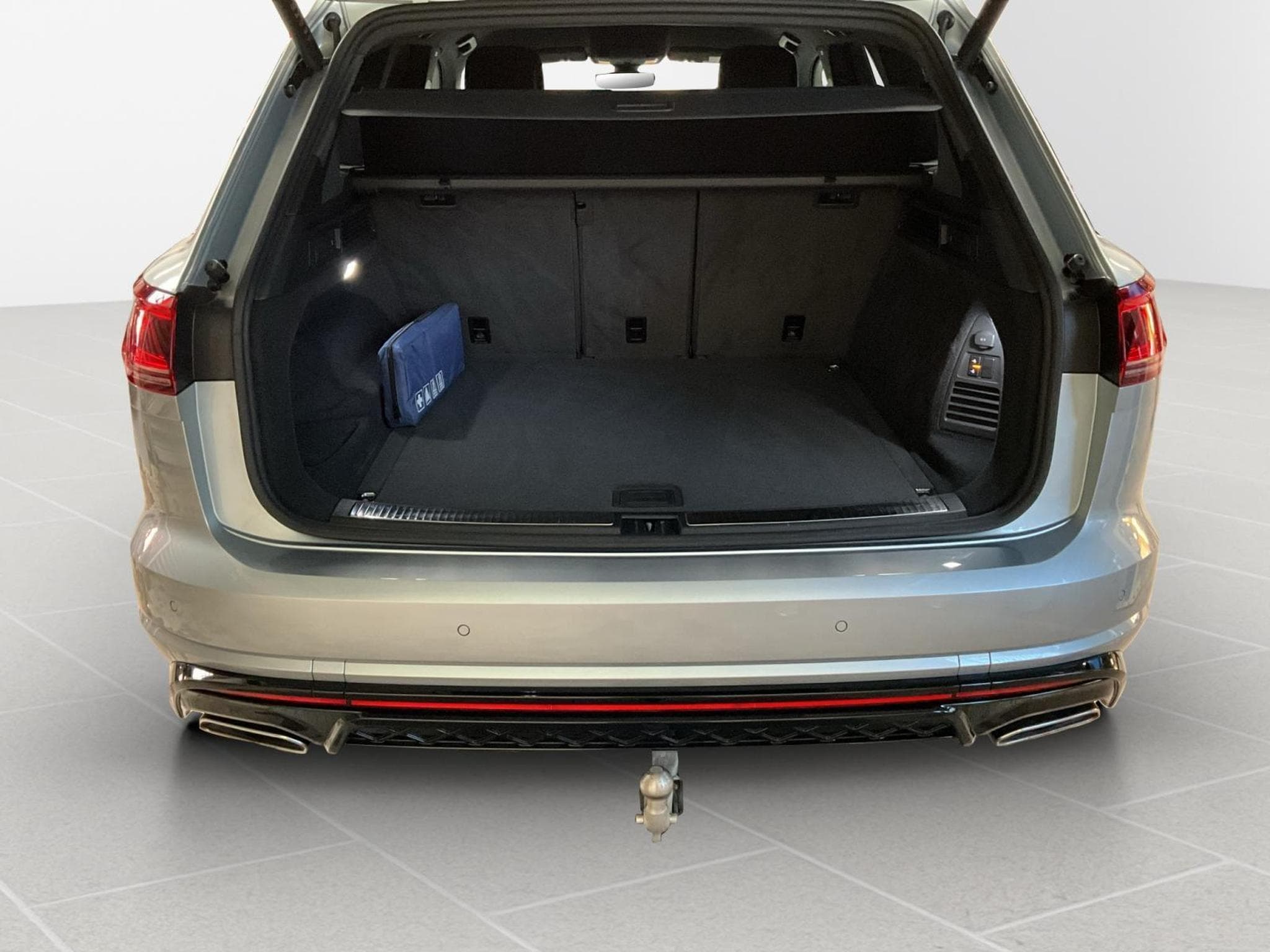 VW Touareg R-Line+Aut8+4Motion+P.confort+LM20+AHK+LED+NAVI (2025) - Photo 16