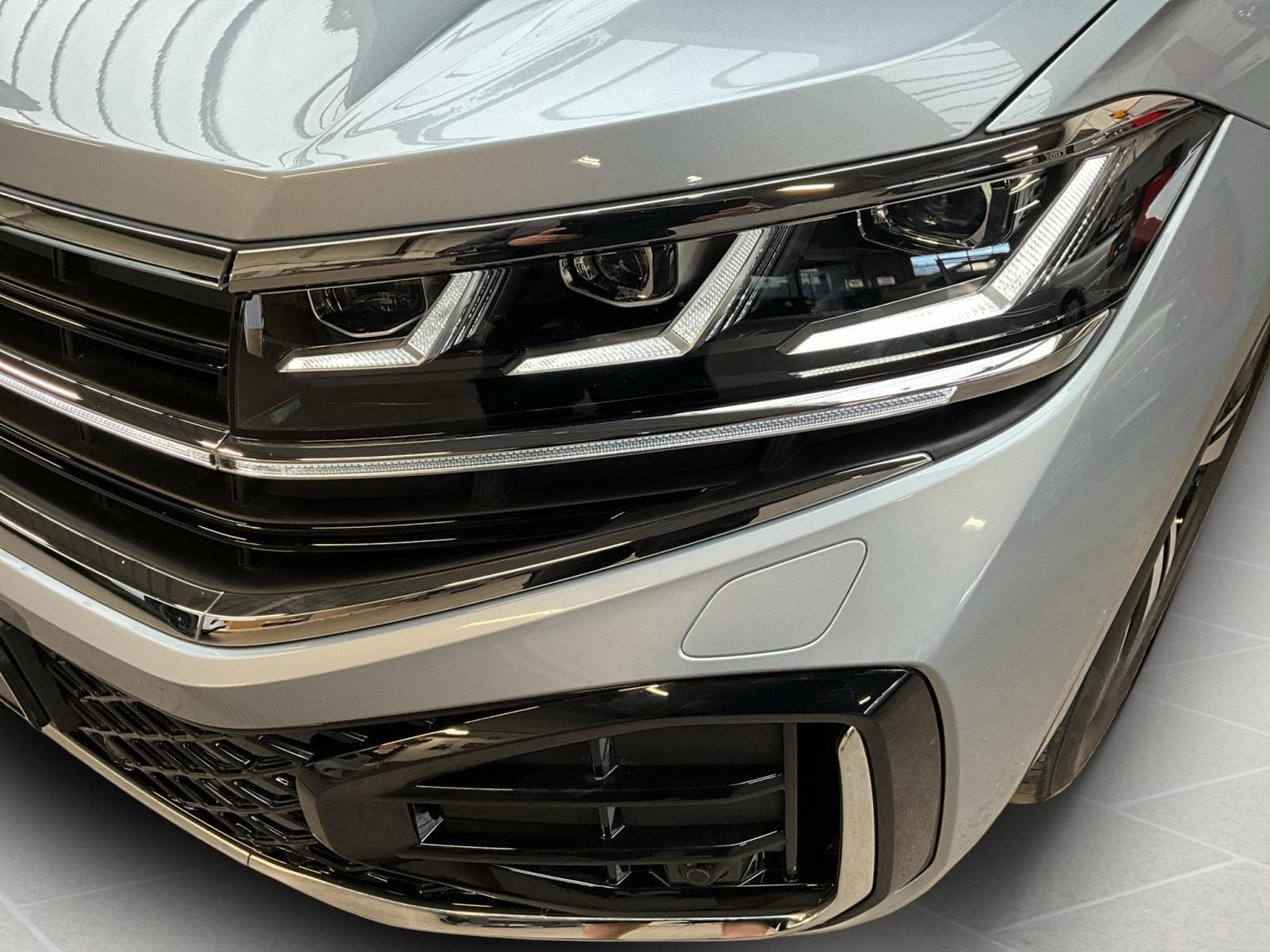 VW Touareg R-Line+Aut8+4Motion+P.confort+LM20+AHK+LED+NAVI (2025) - Photo 17