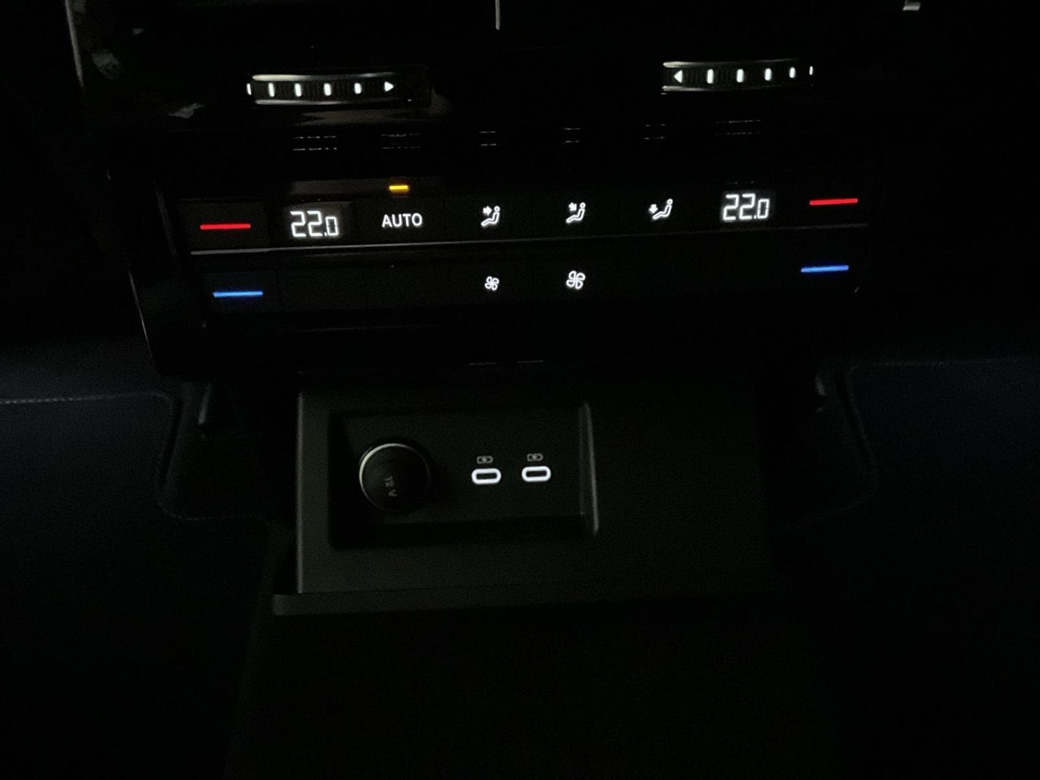 VW Touareg R-Line+Aut8+4Motion+P.confort+LM20+AHK+LED+NAVI (2025) - Photo 21