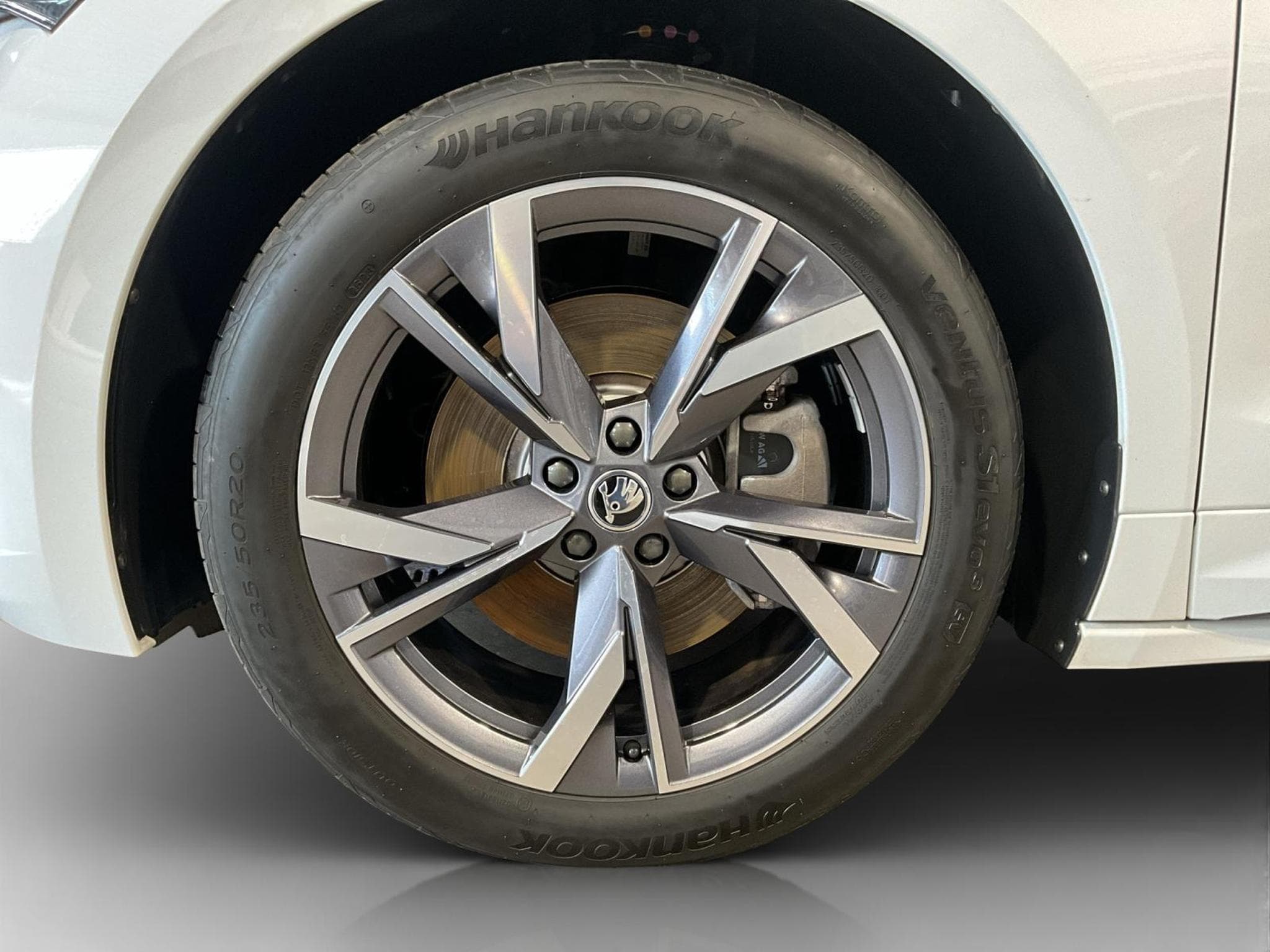 Skoda Enyaq 77kWh+iV80x+4x4+Transport+Assisted+Climate-Plus+Sportline+AH (2023) - Photo 9