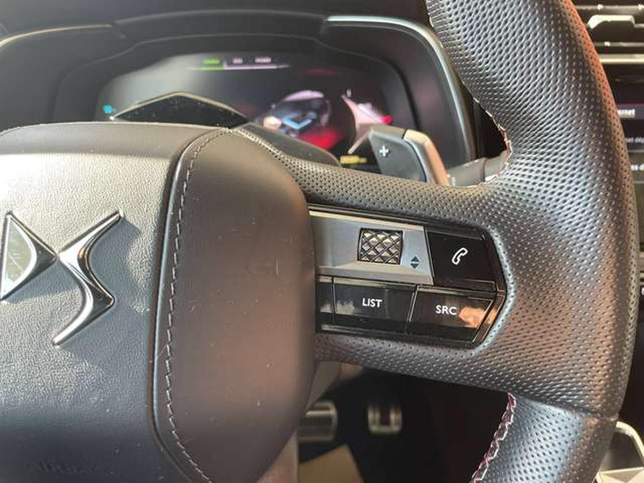DS Automobiles DS7 E-TENSE 4x4 - 360 Ch HYBRID Plug in - JUSQU'A 36 MOIS DE GAR (2023) - Photo 16