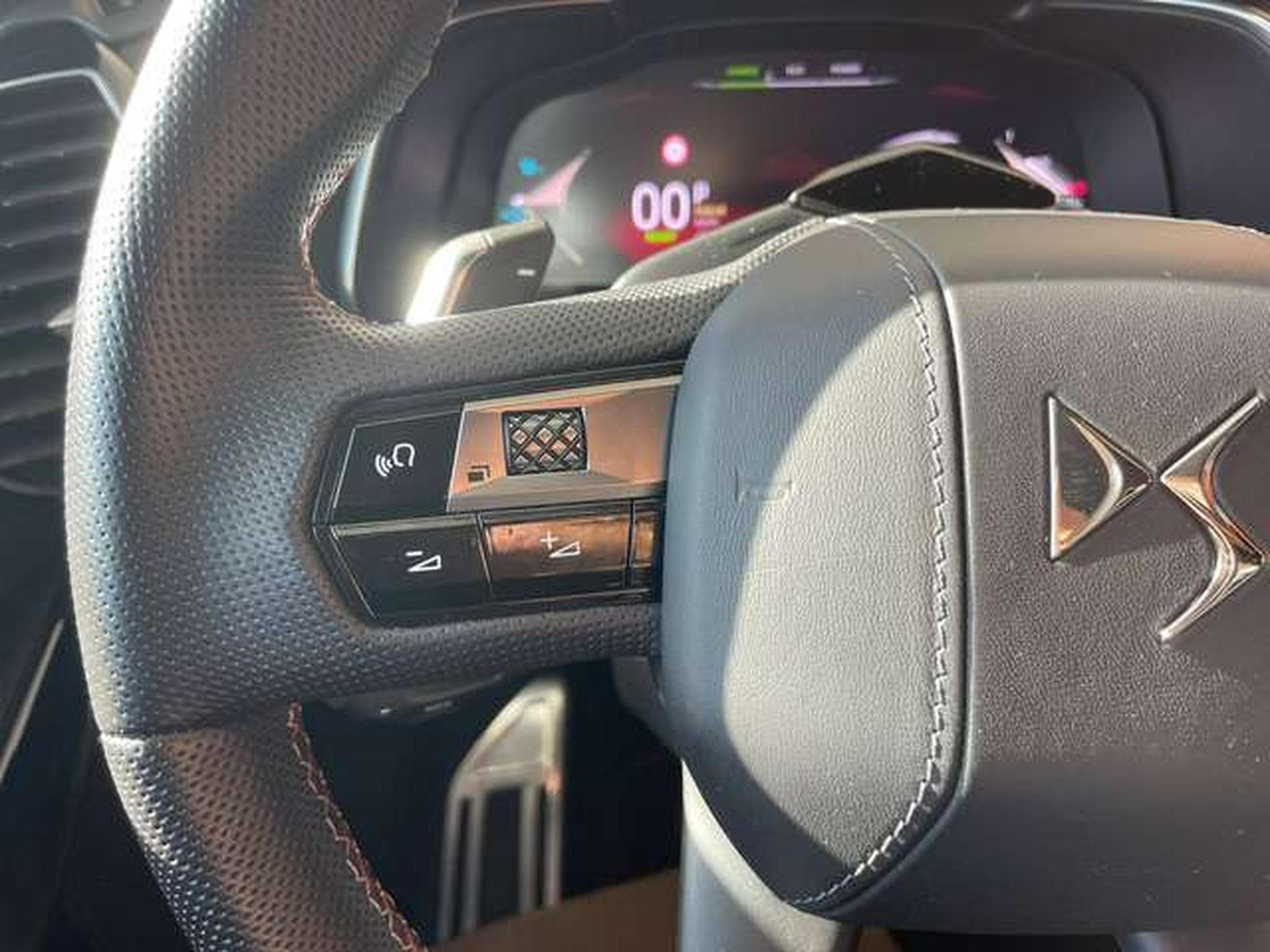 DS Automobiles DS7 E-TENSE 4x4 - 360 Ch HYBRID Plug in - JUSQU'A 36 MOIS DE GAR (2023) - Photo 15