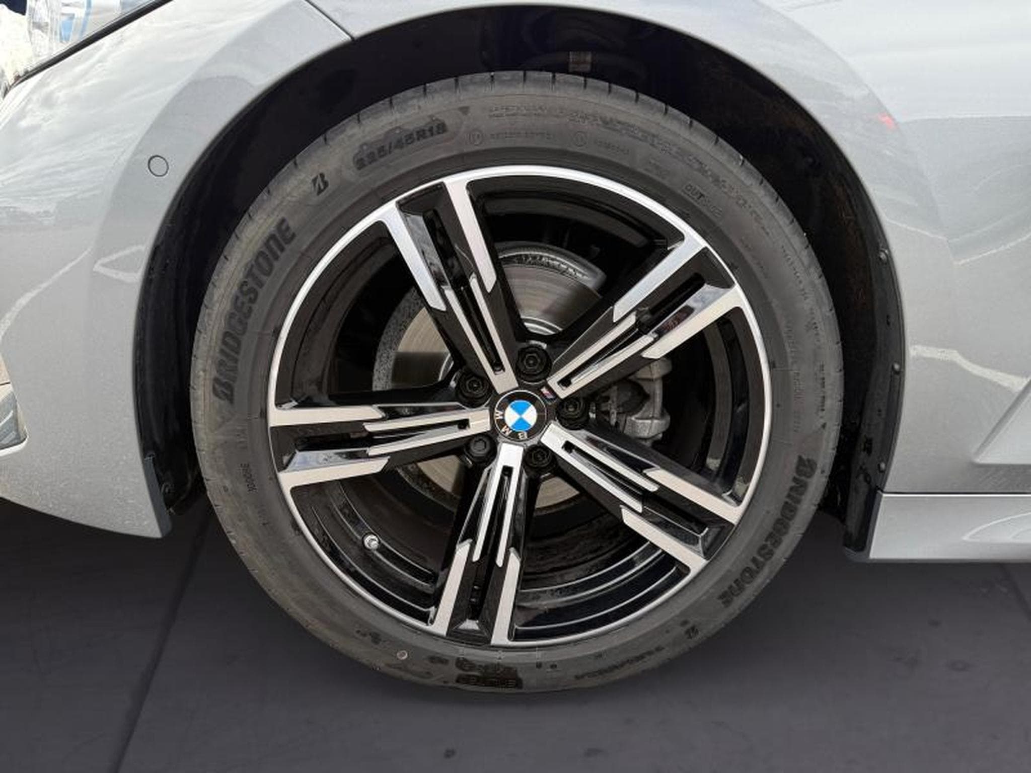 BMW 318 318i Touring Kit M Sport (2024) - Photo 8