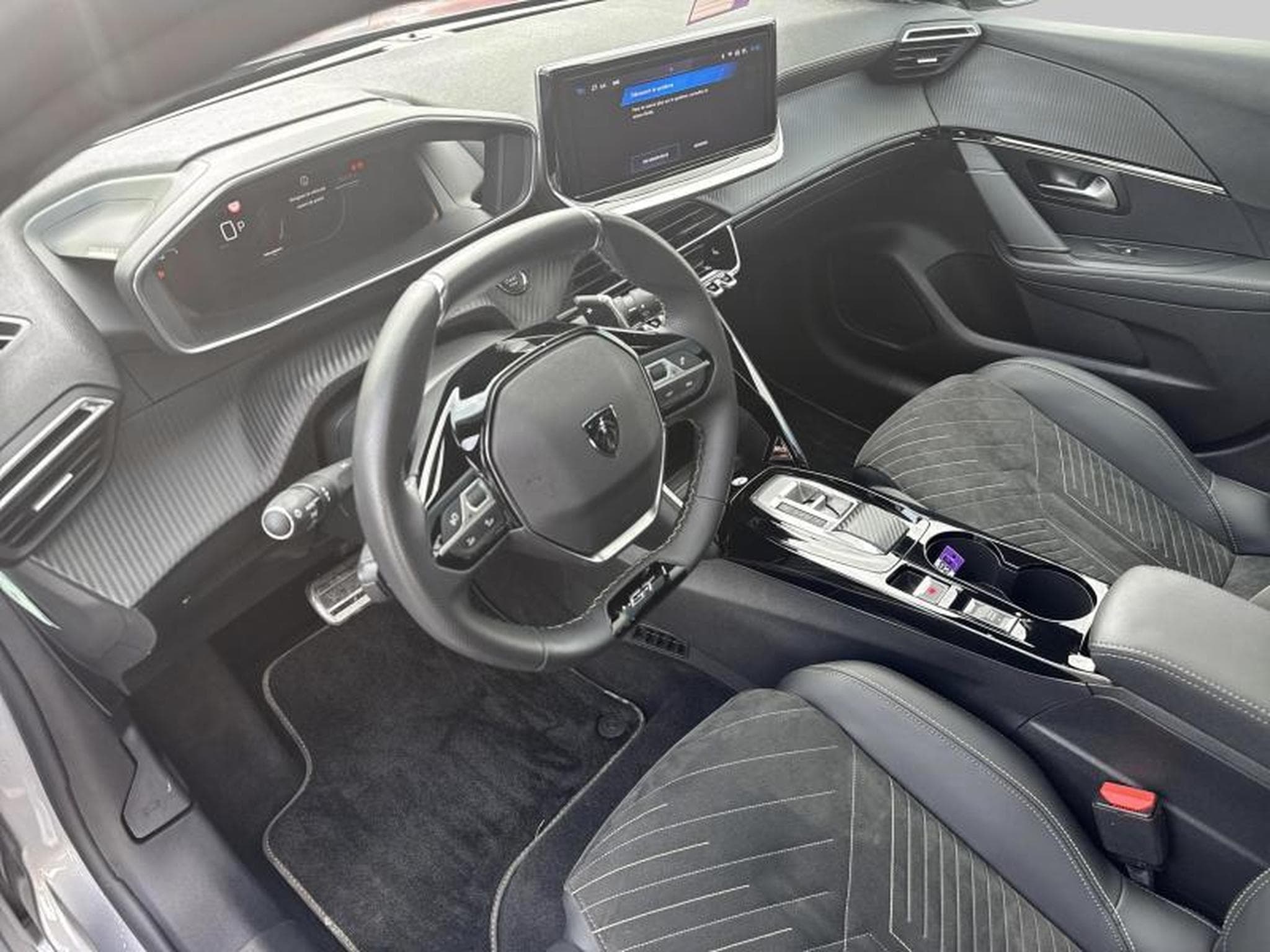 Peugeot 208 GT 1.2 Hybrid 136 e-DSC6 (2024) - Photo 11