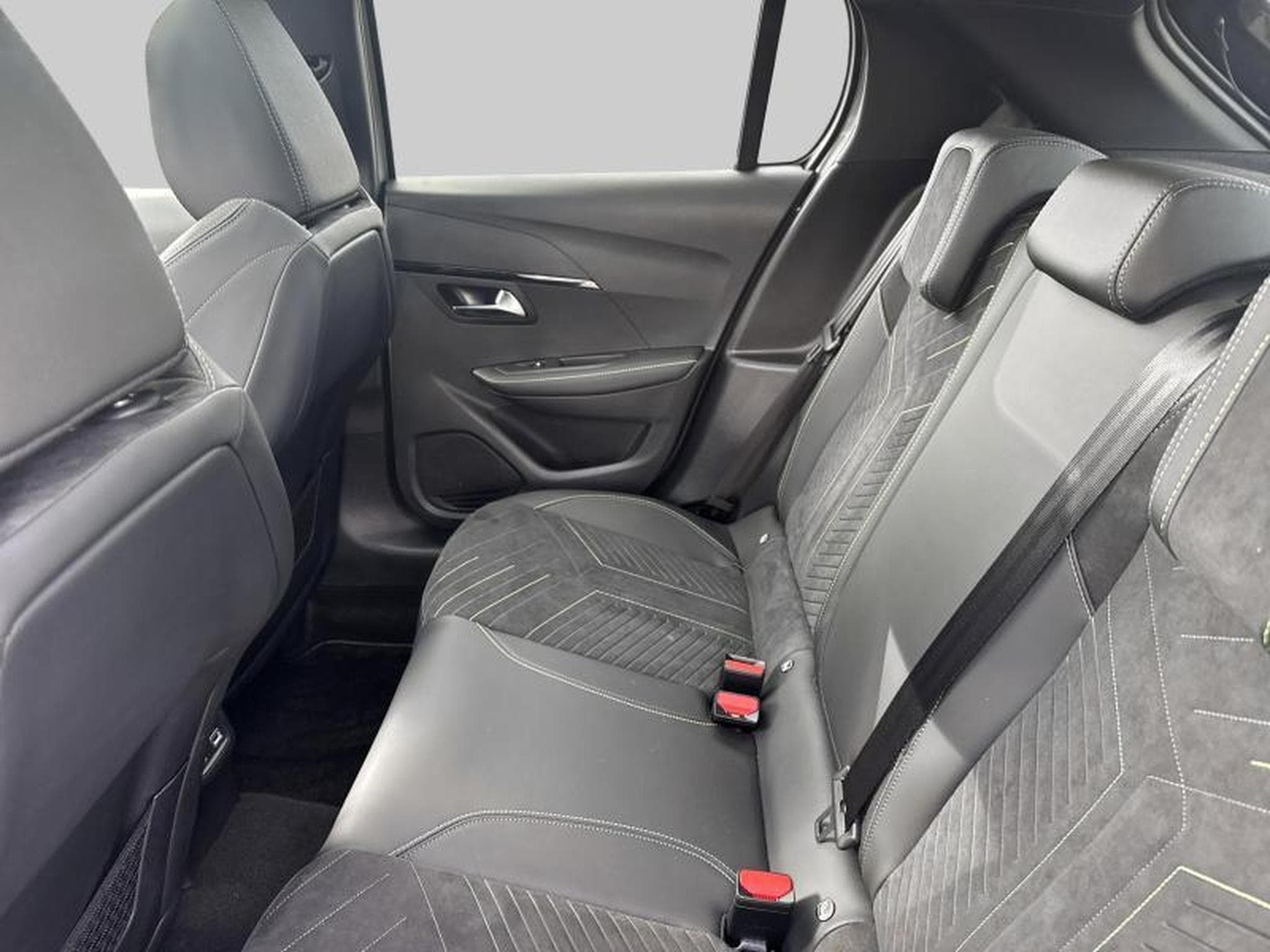 Peugeot 208 GT 1.2 Hybrid 136 e-DSC6 (2024) - Photo 12