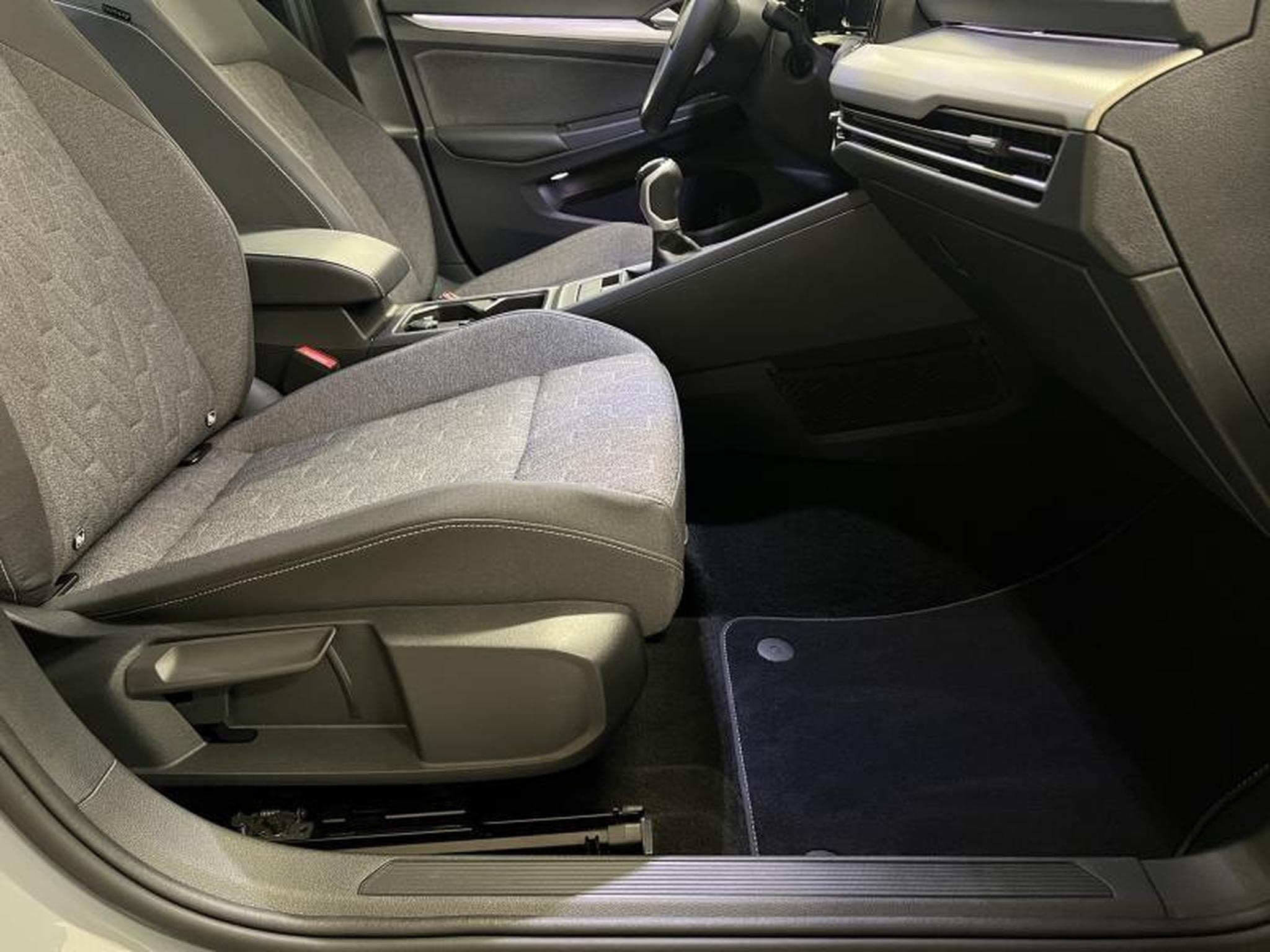 VW Golf Life Move (2024) - Photo 14