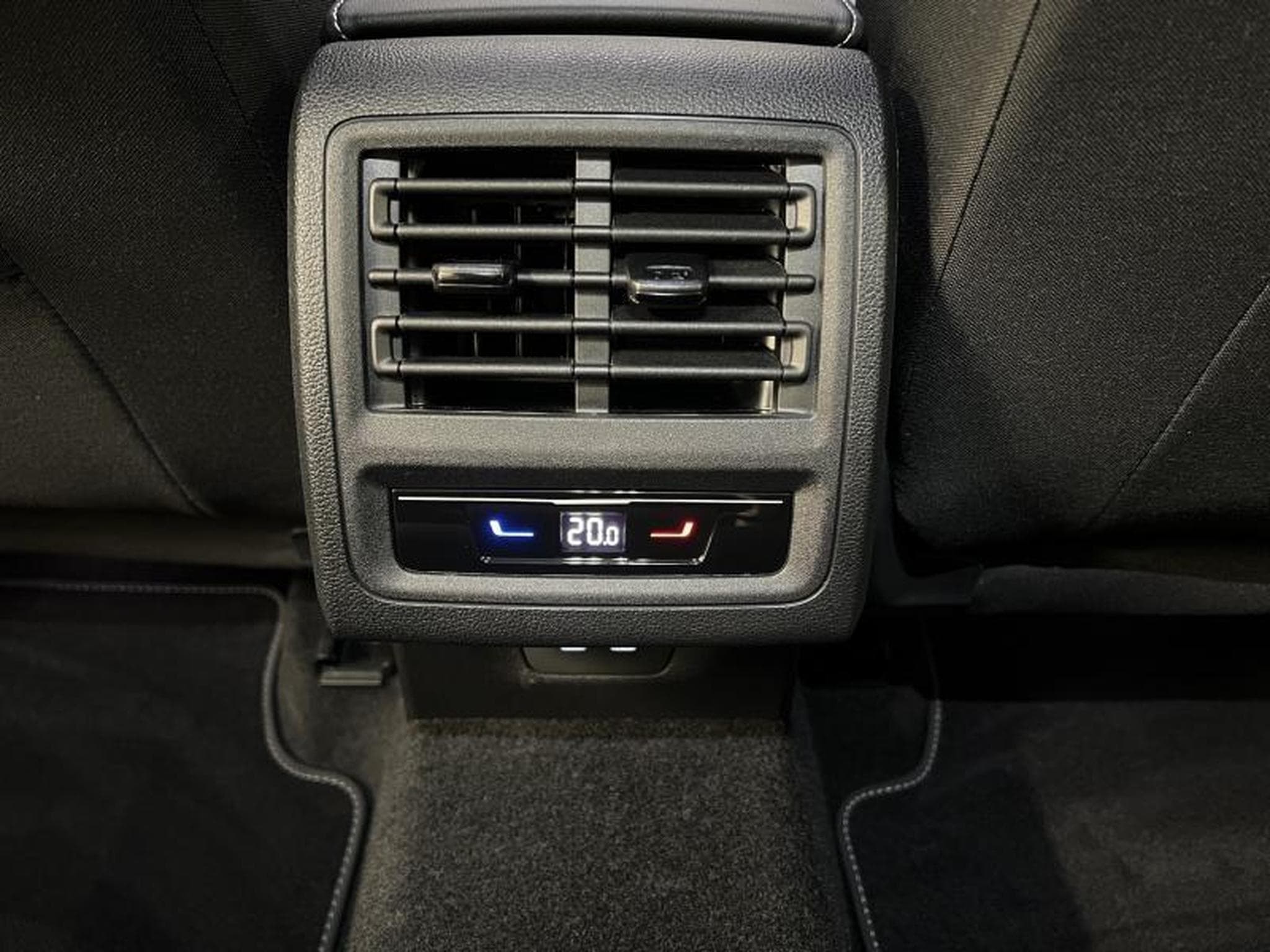 VW Golf Life Move (2024) - Photo 19