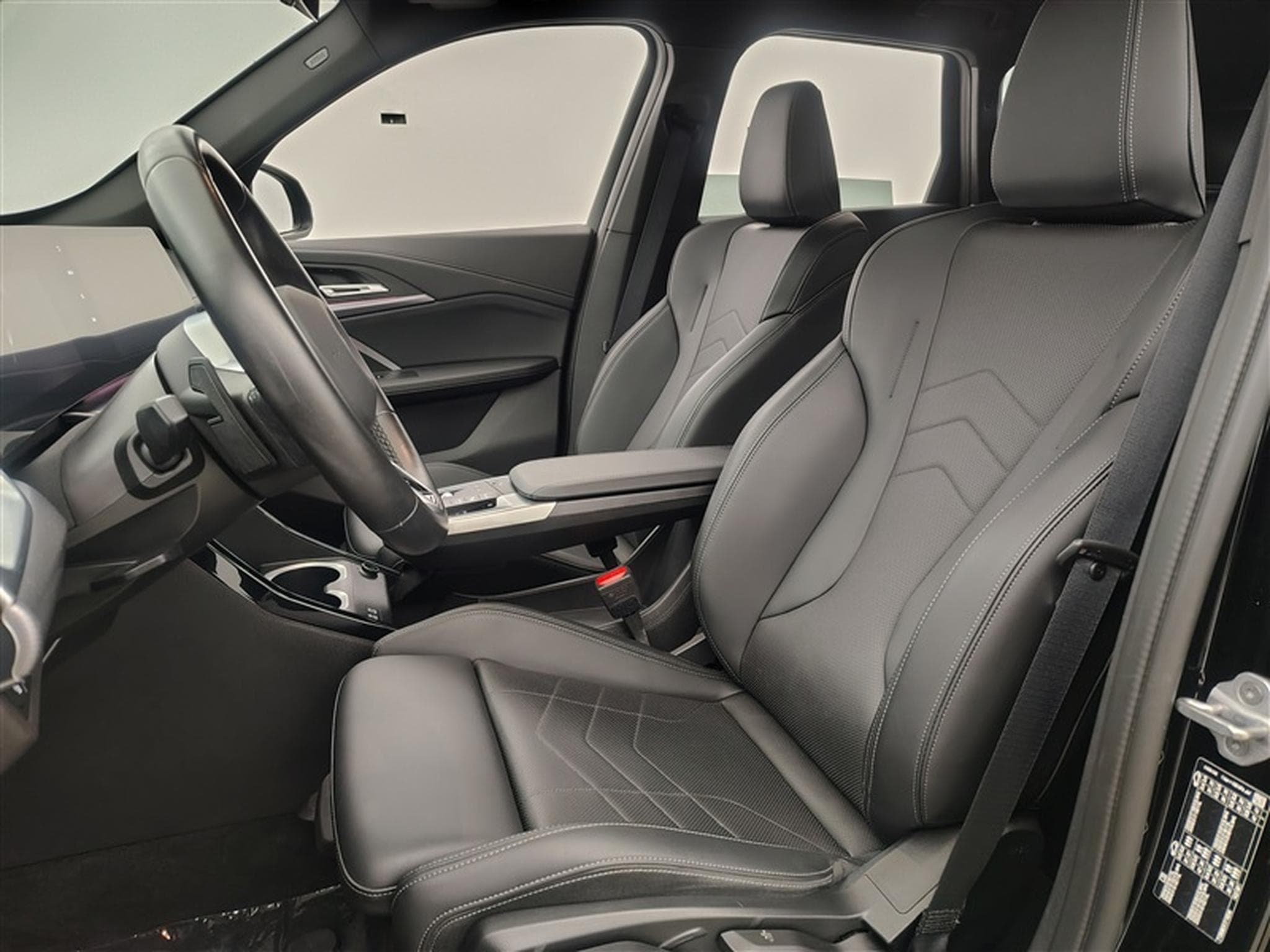 BMW X1 1.8iA PACK M  NAVI / CUIR SPORT /FULL LED (2025) - Foto 7