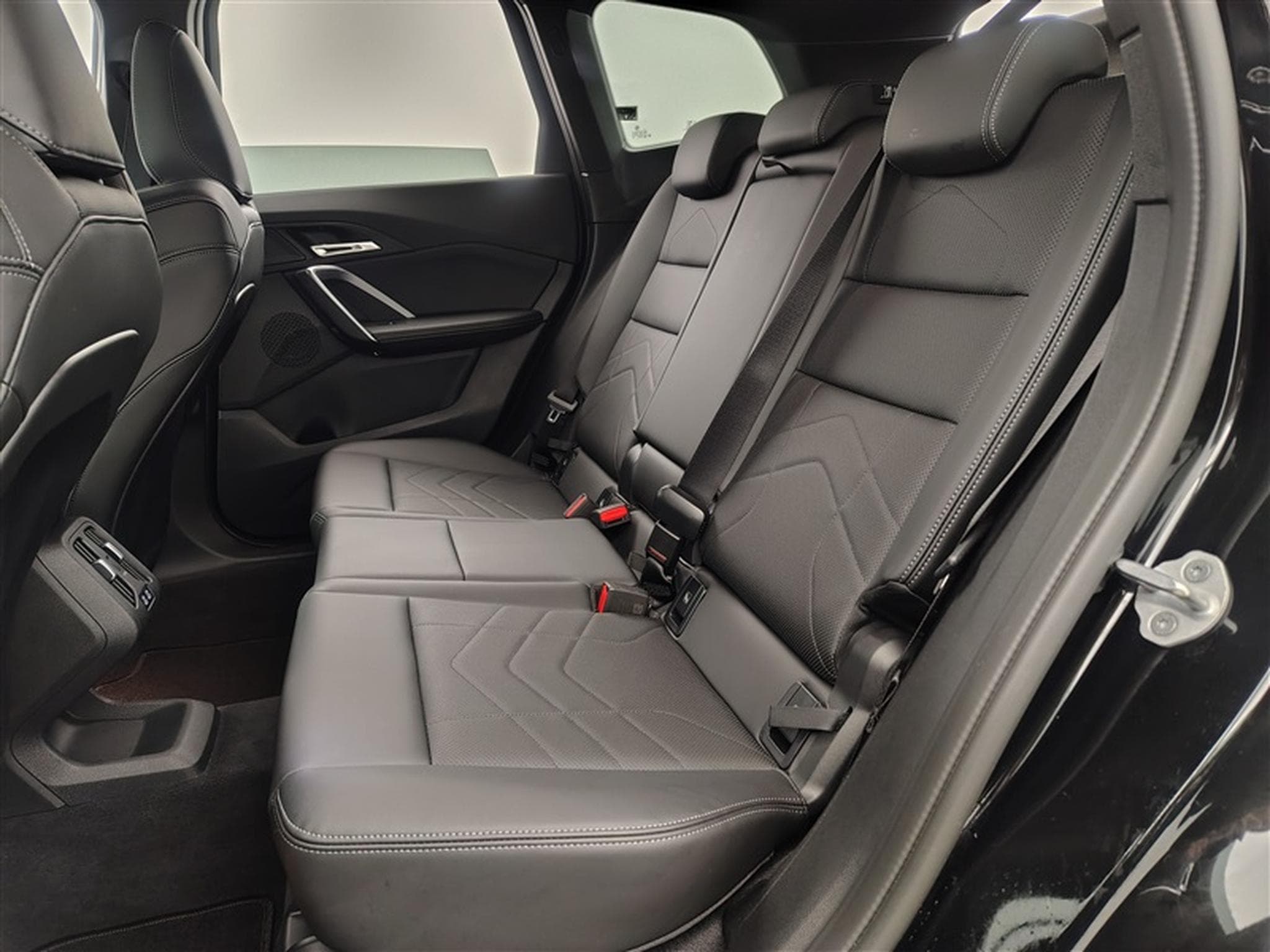 BMW X1 1.8iA PACK M  NAVI / CUIR SPORT /FULL LED (2025) - Foto 13