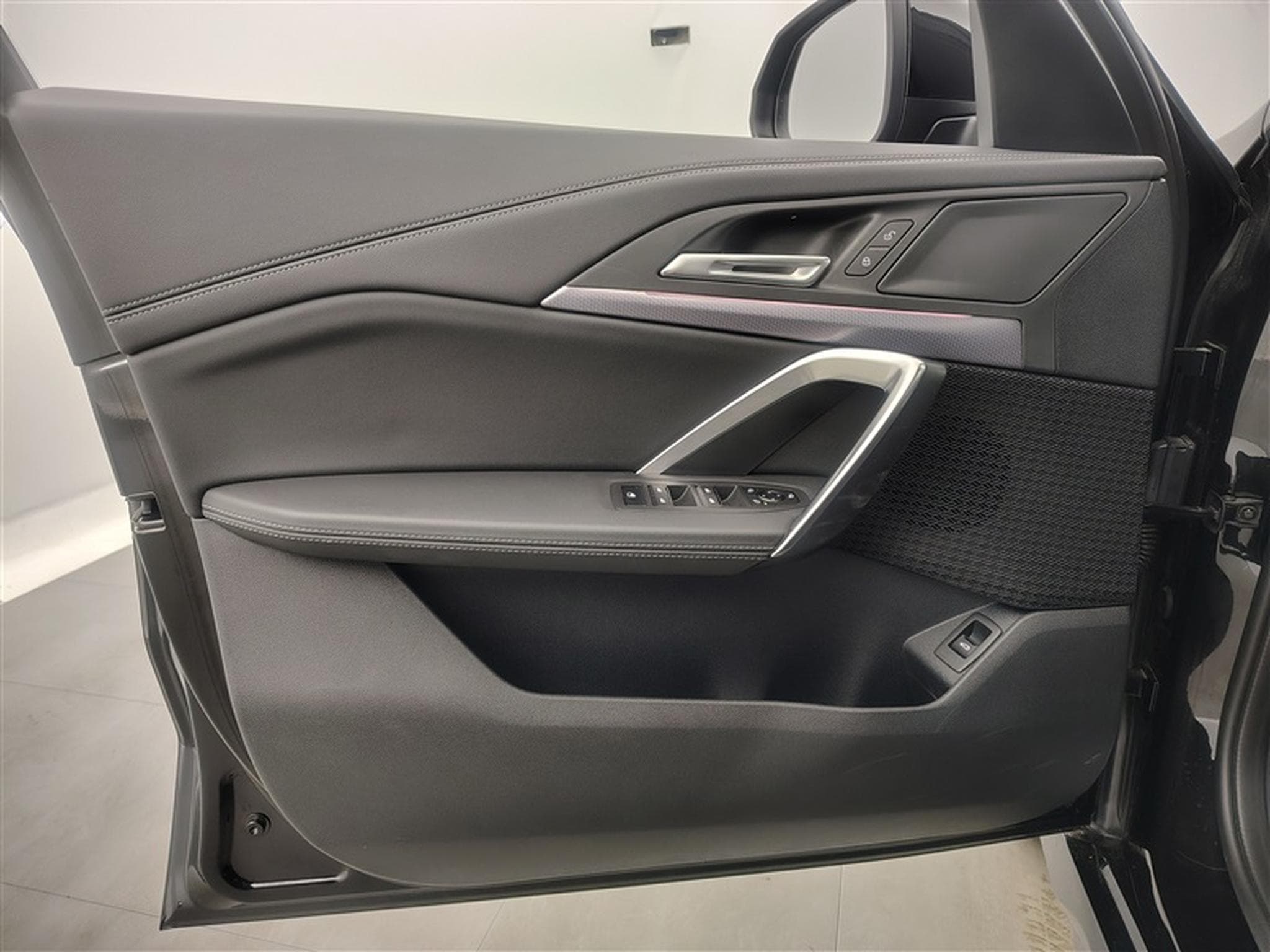 BMW X1 1.8iA PACK M  NAVI / CUIR SPORT /FULL LED (2025) - Foto 17