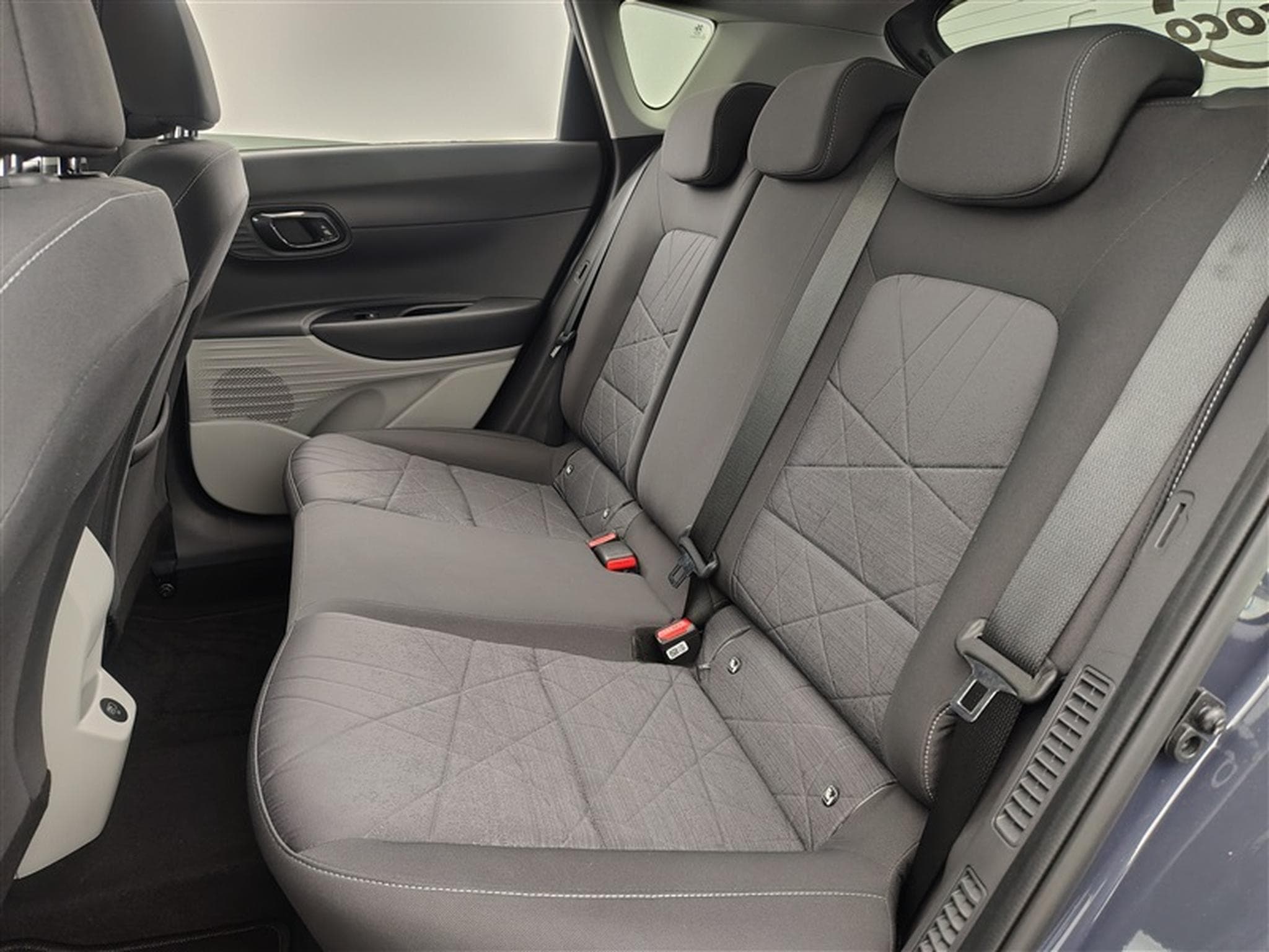 Hyundai Bayon 1.0 T-GDi MHEV DCT-7 100Cv Intuitive CARPLAY / CLIM (2023) - Photo 13
