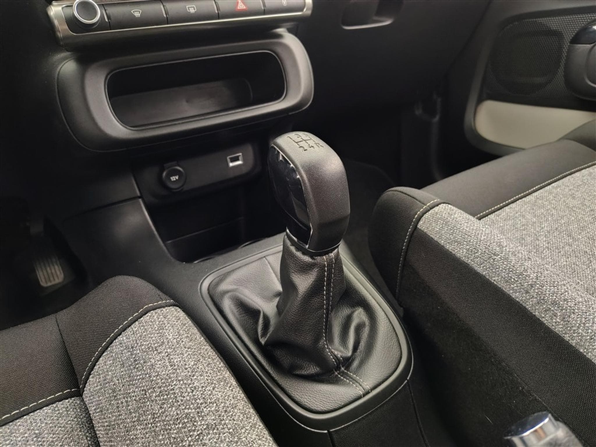 Citroen C3 1.2i C3 C-SERIES Clim / CarPlay / Ja 16" / PDC (2021) - Foto 12
